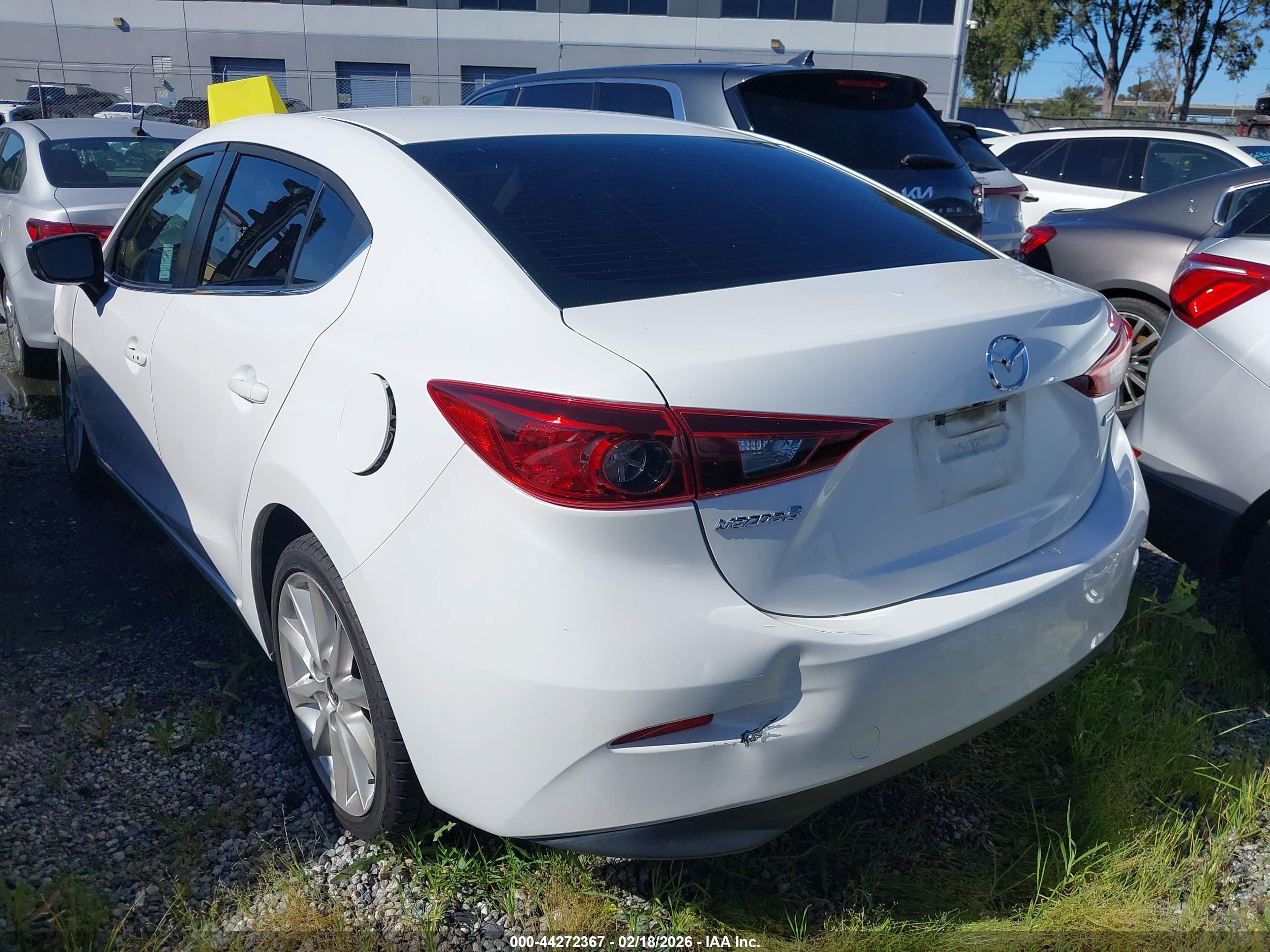 MAZDA MAZDA3 image 3