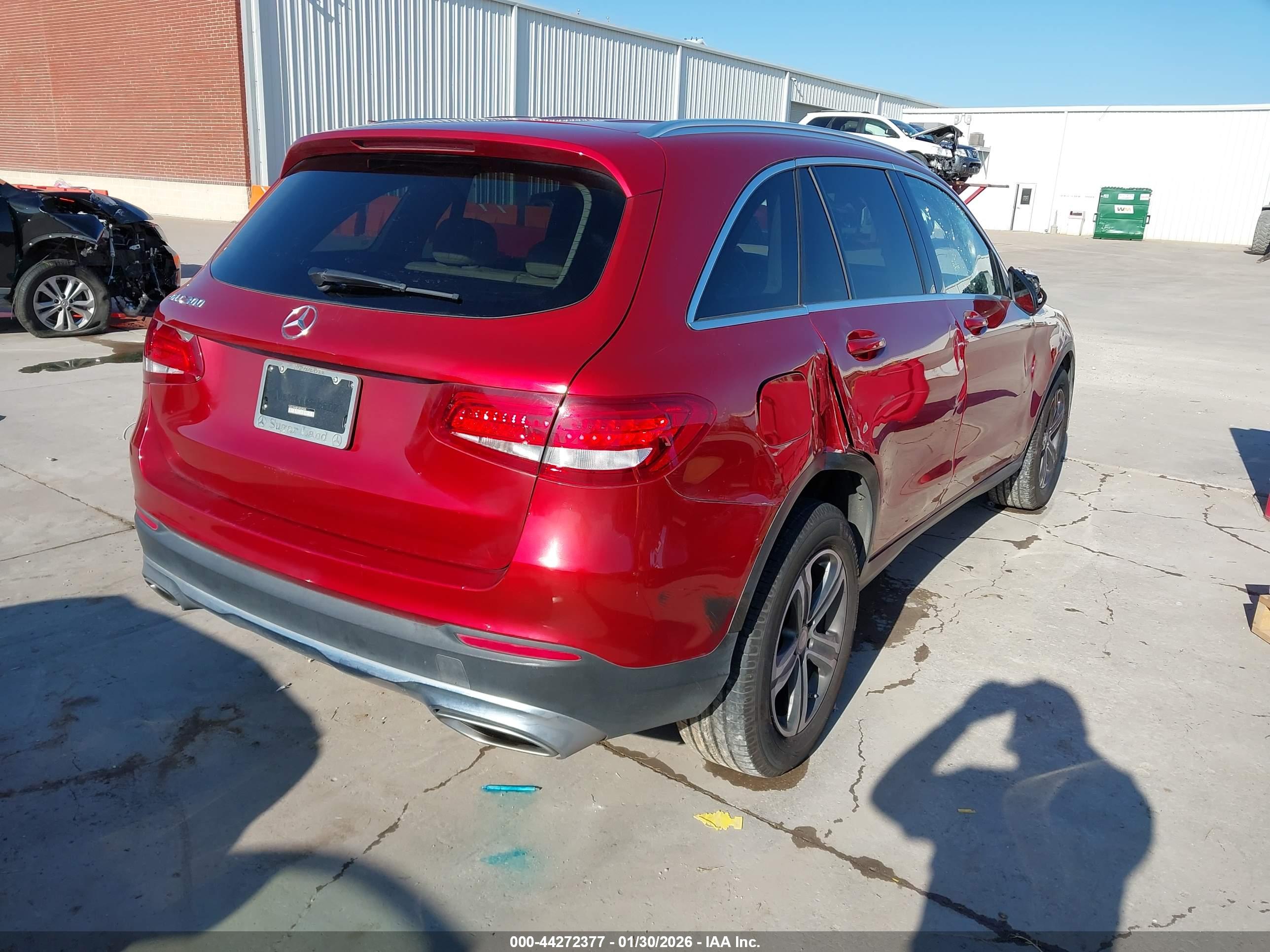 MERCEDES-BENZ GLC image 4