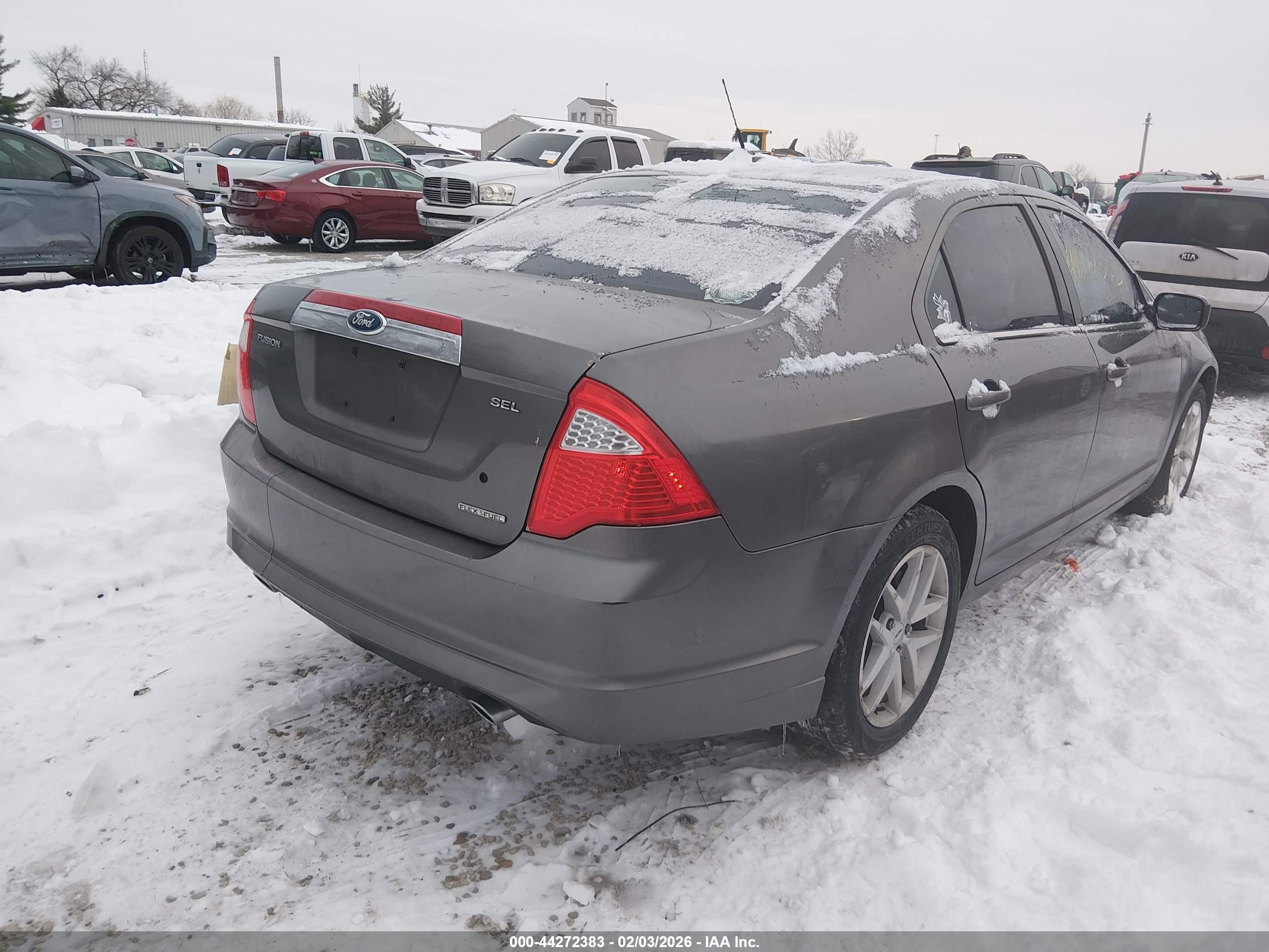 FORD FUSION image 4