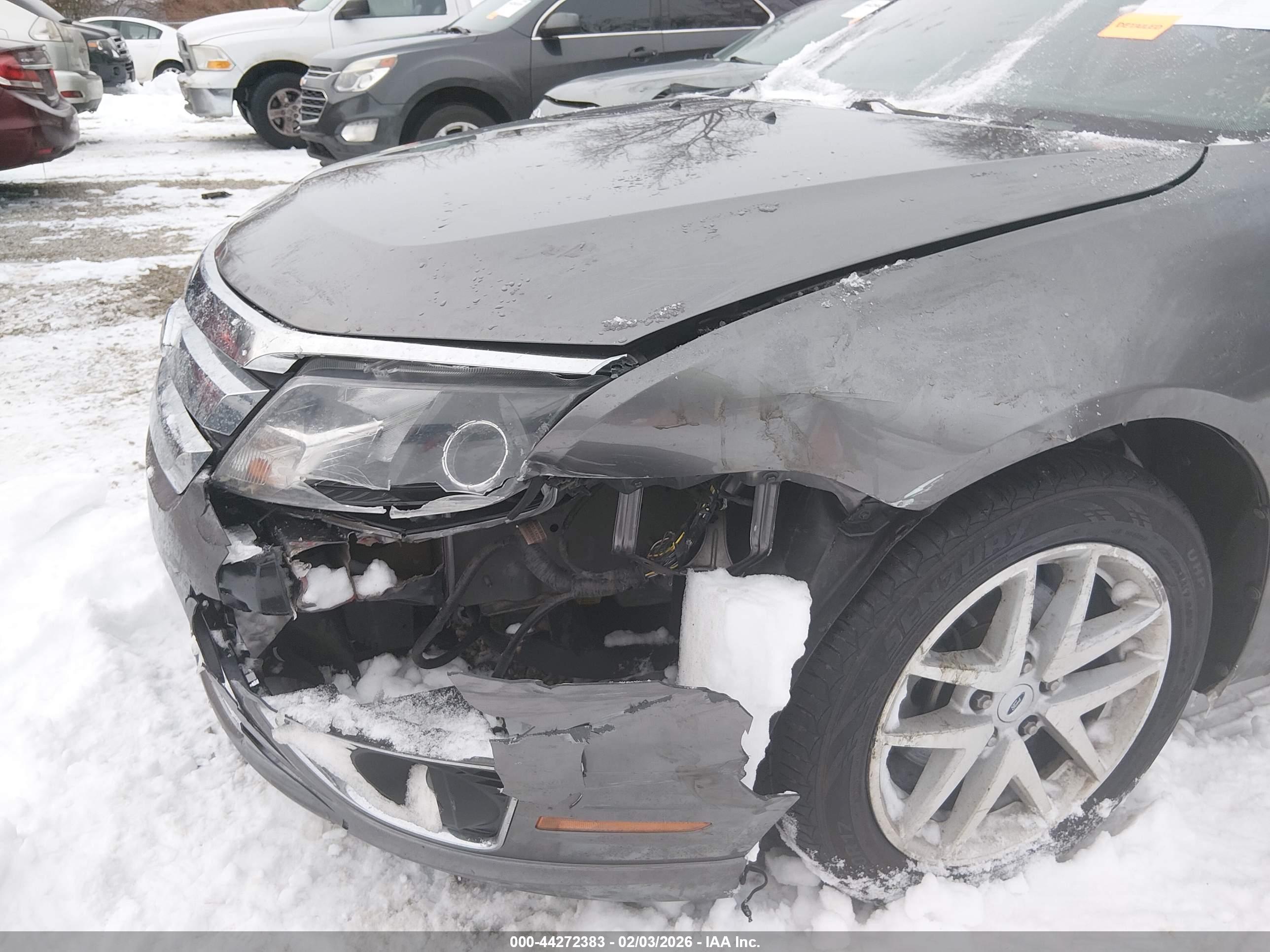 FORD FUSION image 6