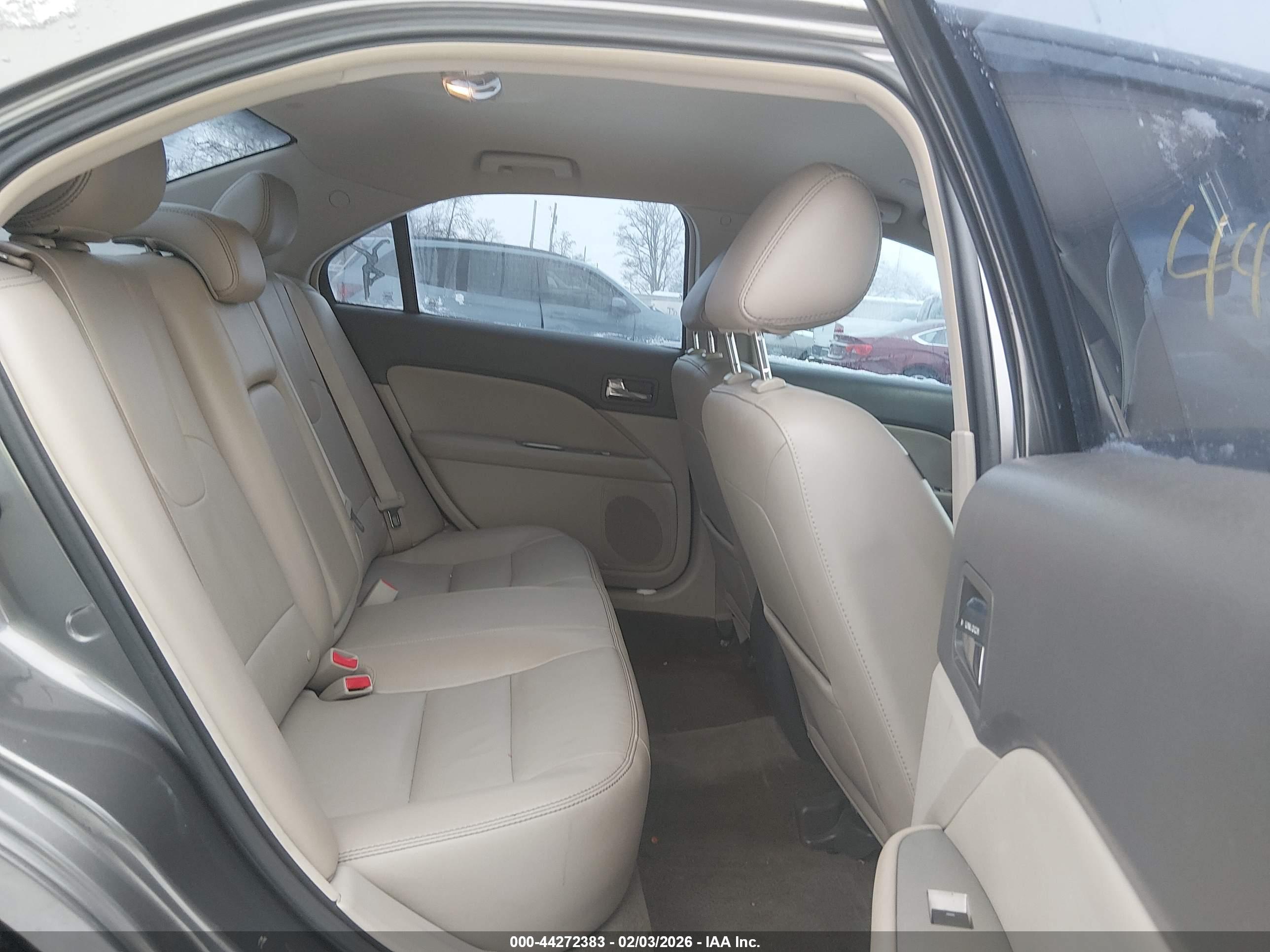 FORD FUSION image 8
