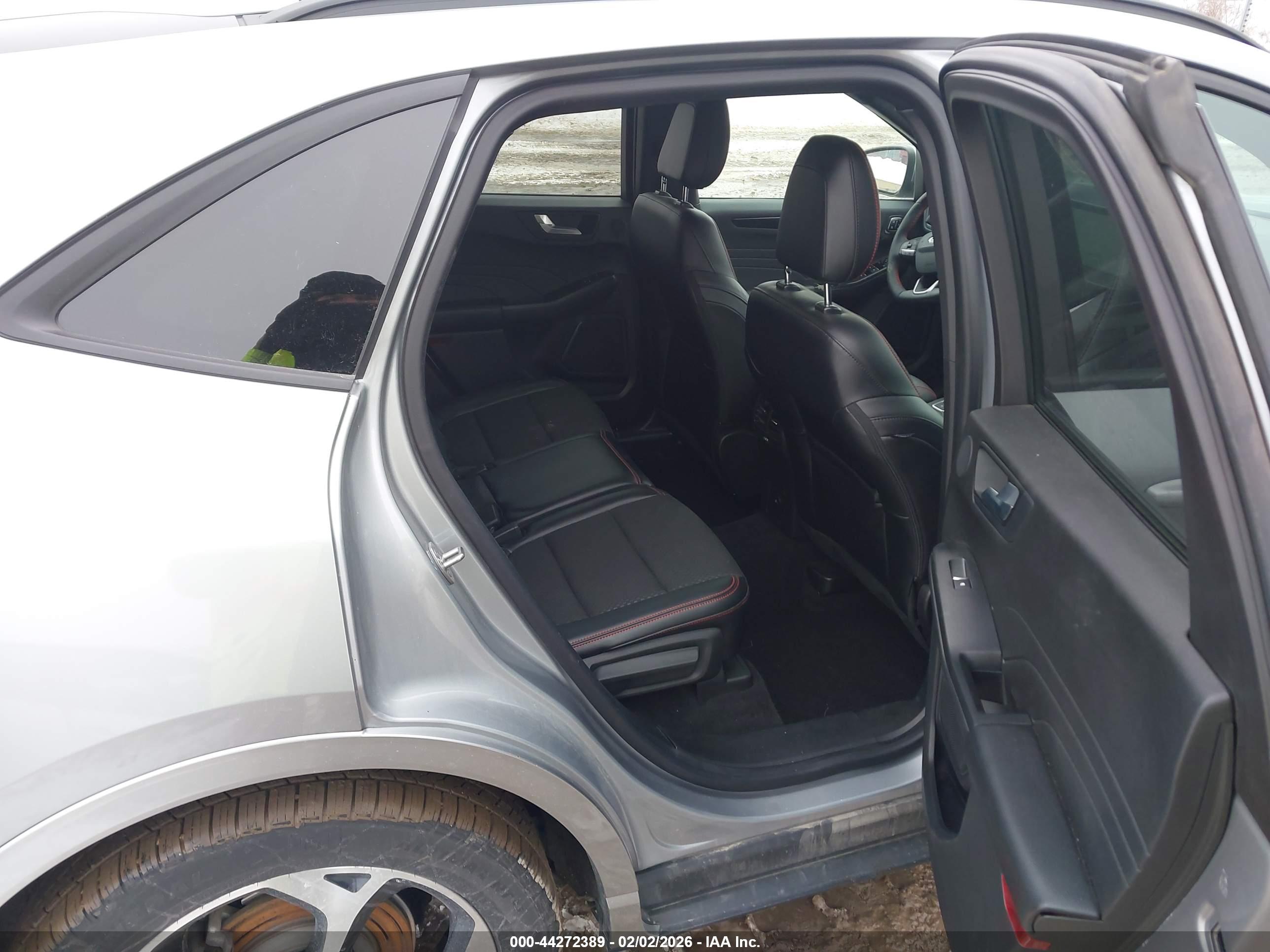 FORD ESCAPE image 8