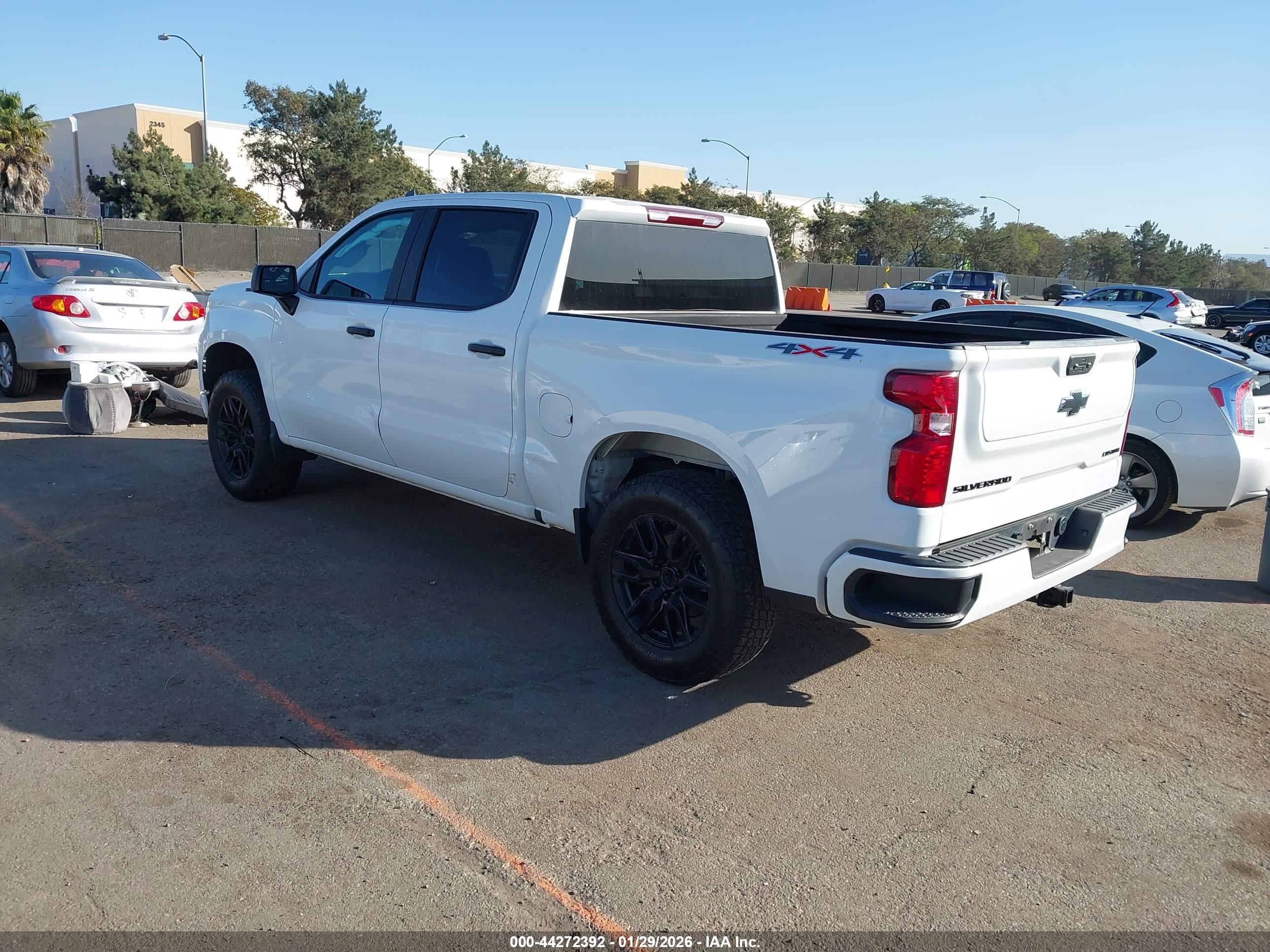 CHEVROLET SILVERADO image 3