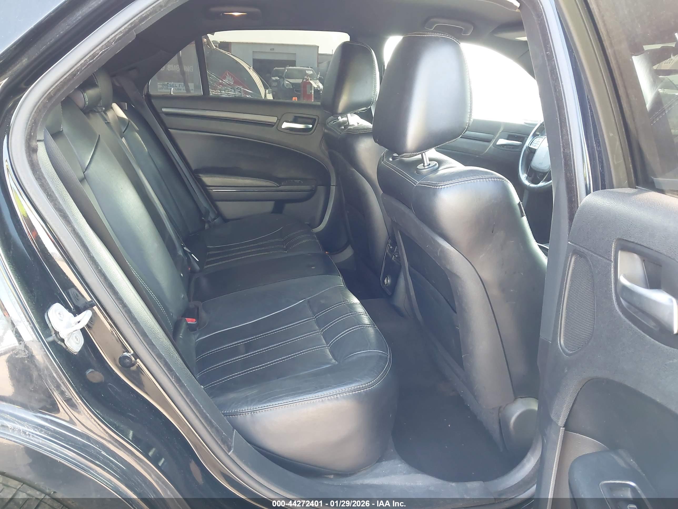 CHRYSLER 300 image 8
