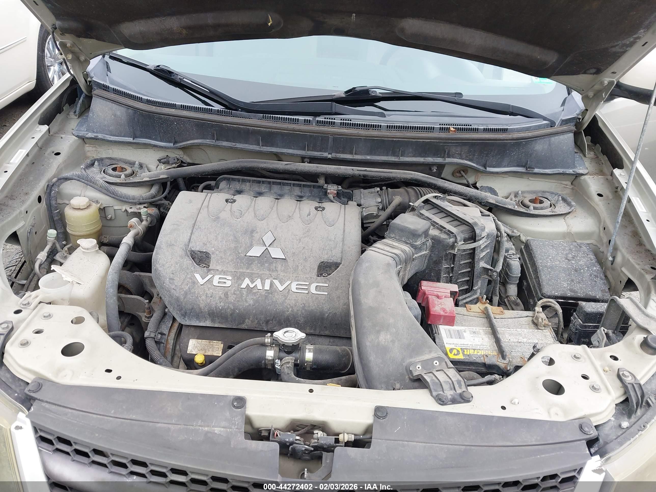 MITSUBISHI OUTLANDER image 10
