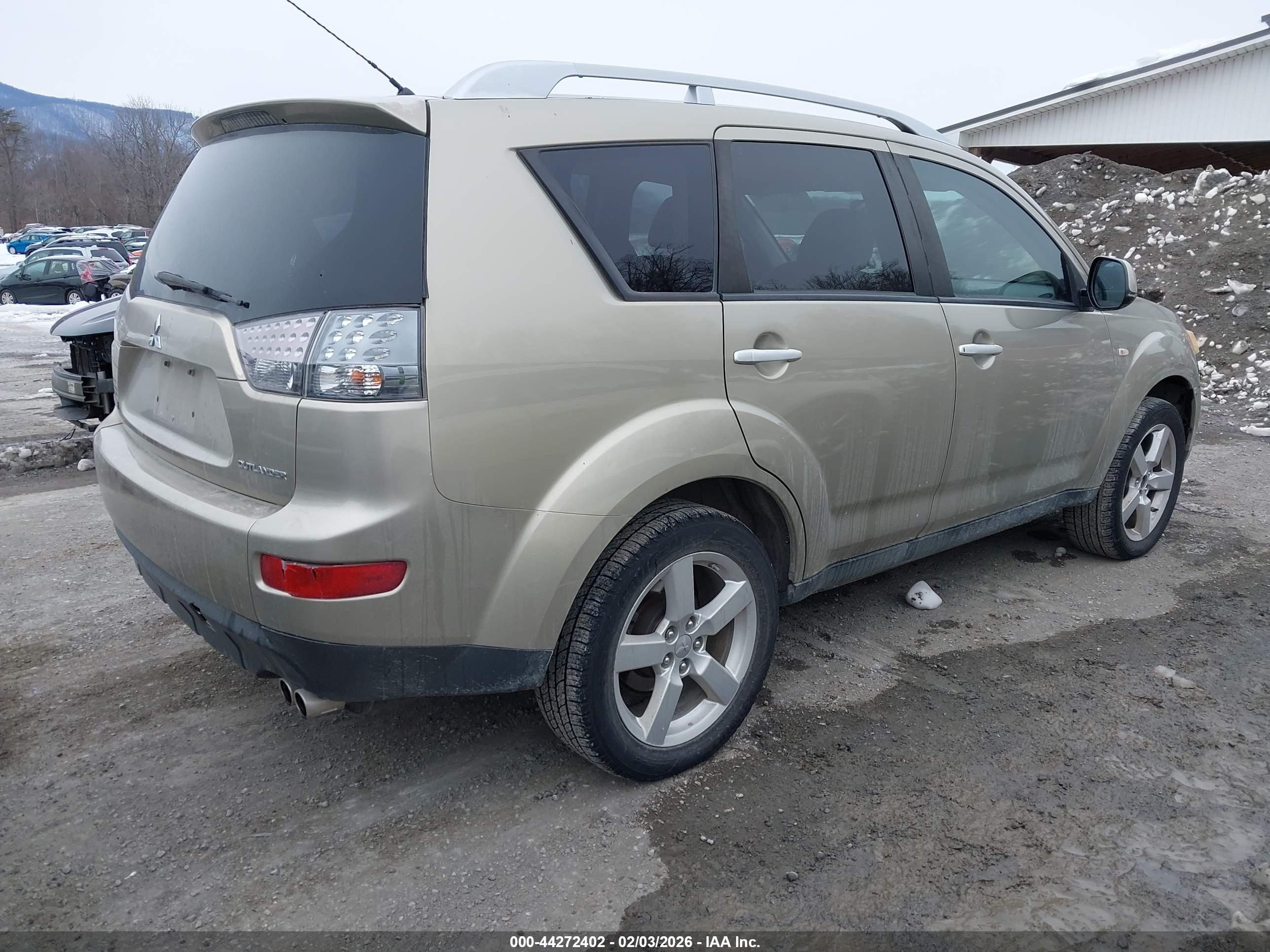 MITSUBISHI OUTLANDER image 4