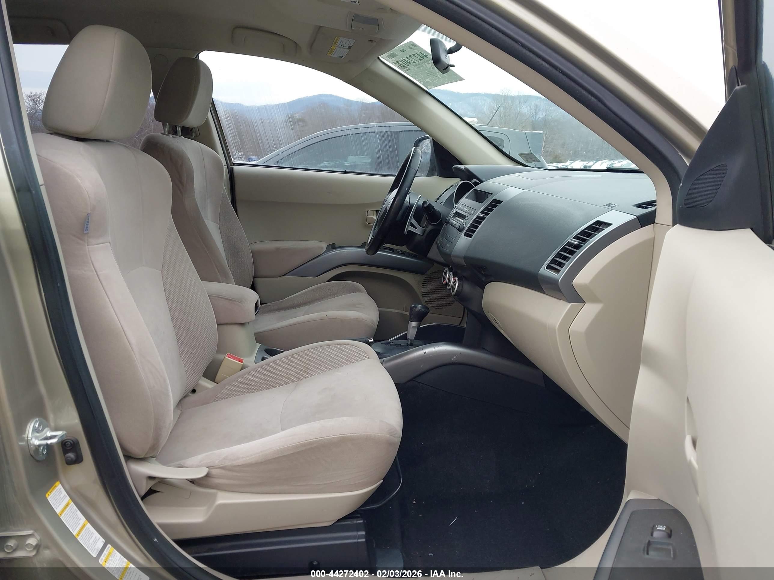 MITSUBISHI OUTLANDER image 5
