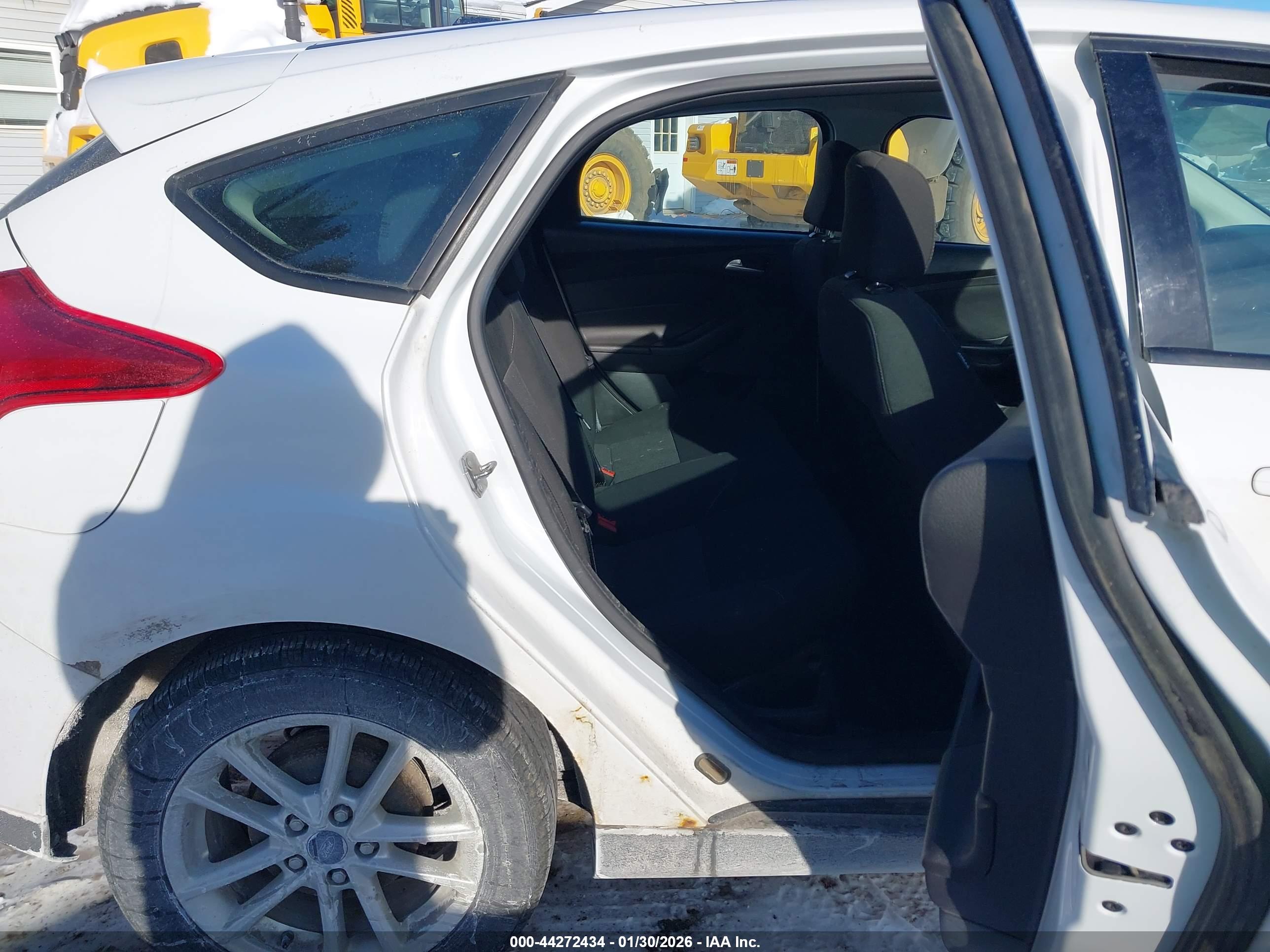 FORD FOCUS image 8
