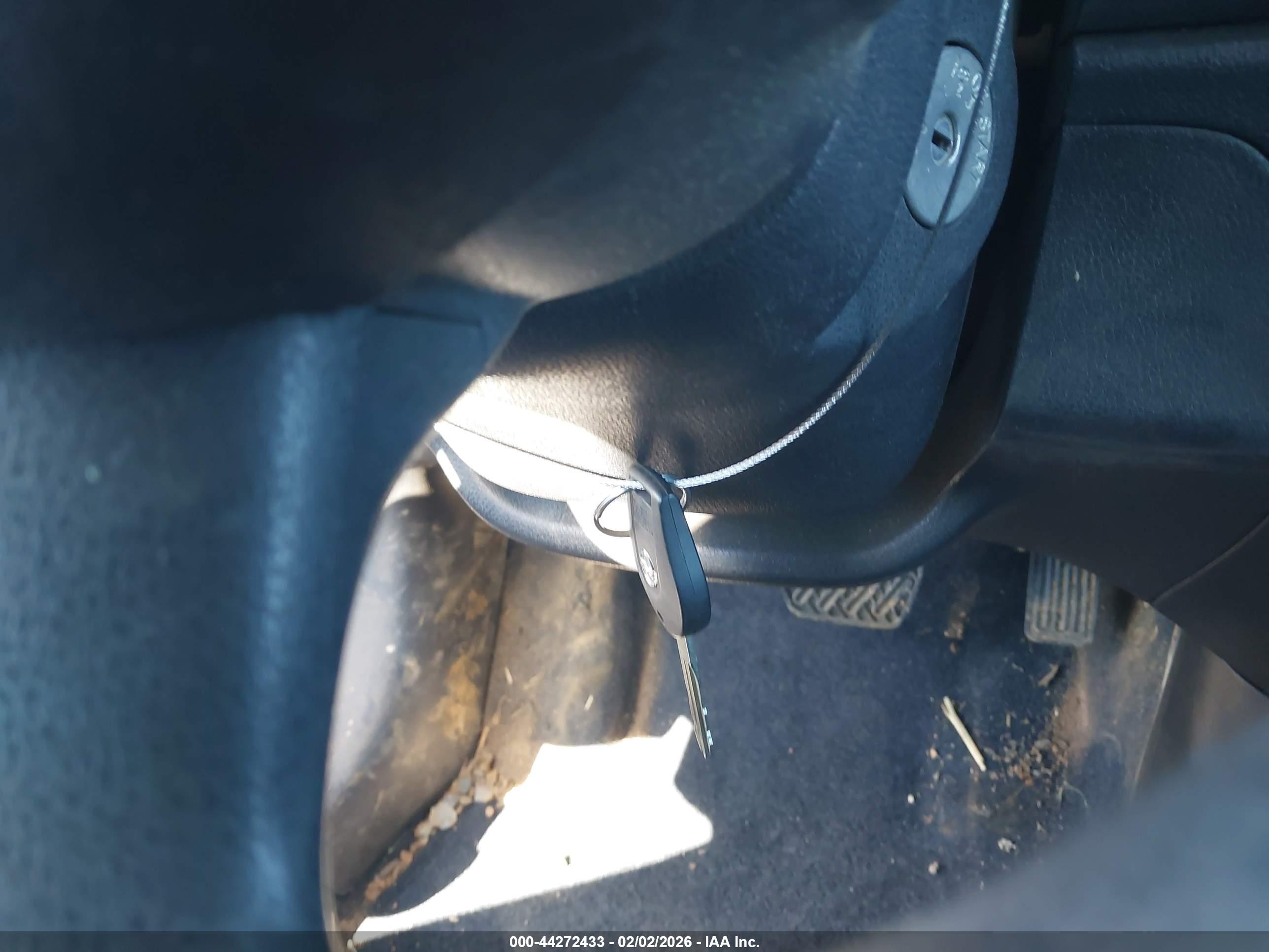 NISSAN VERSA image 11
