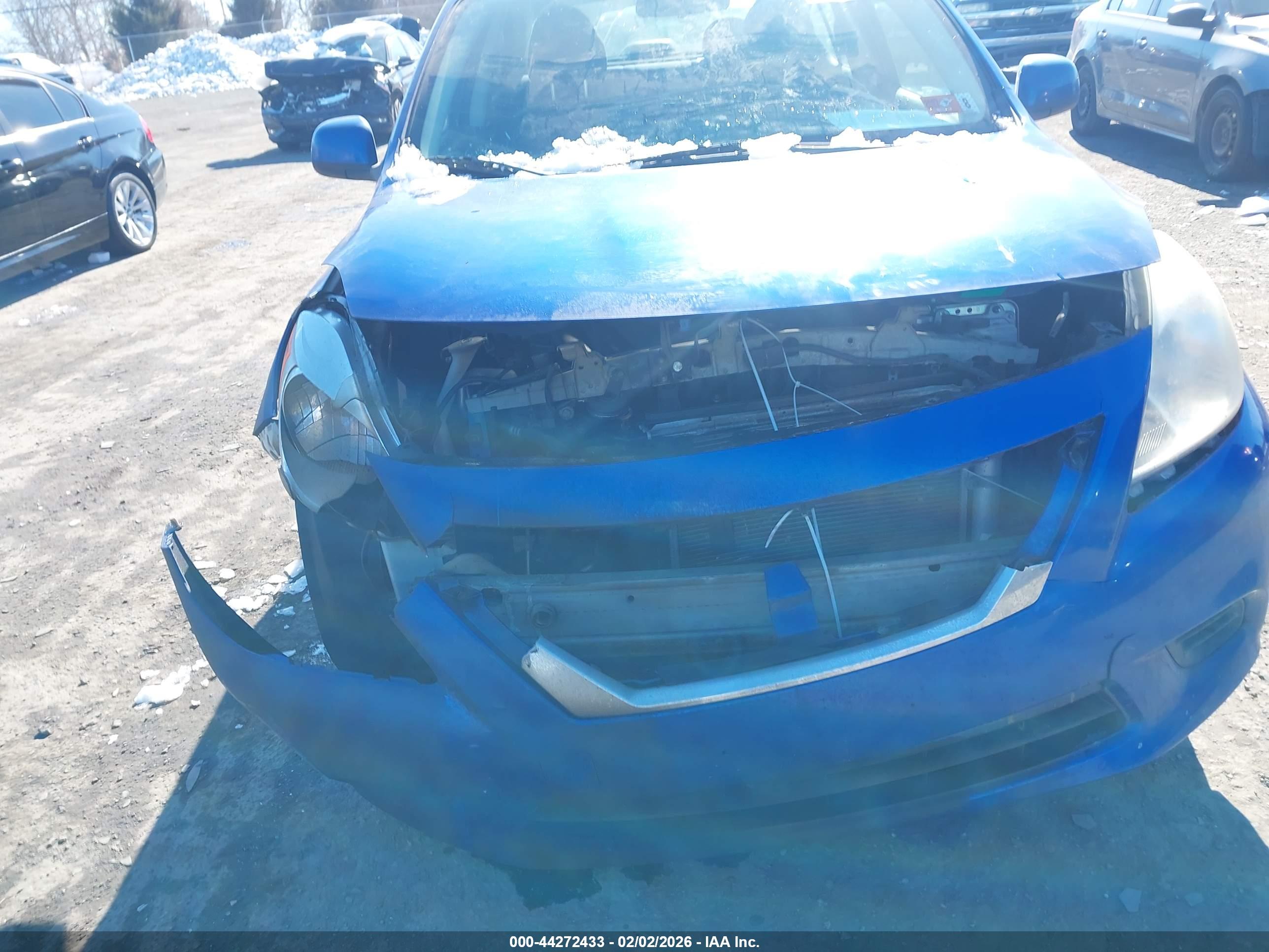 NISSAN VERSA image 6
