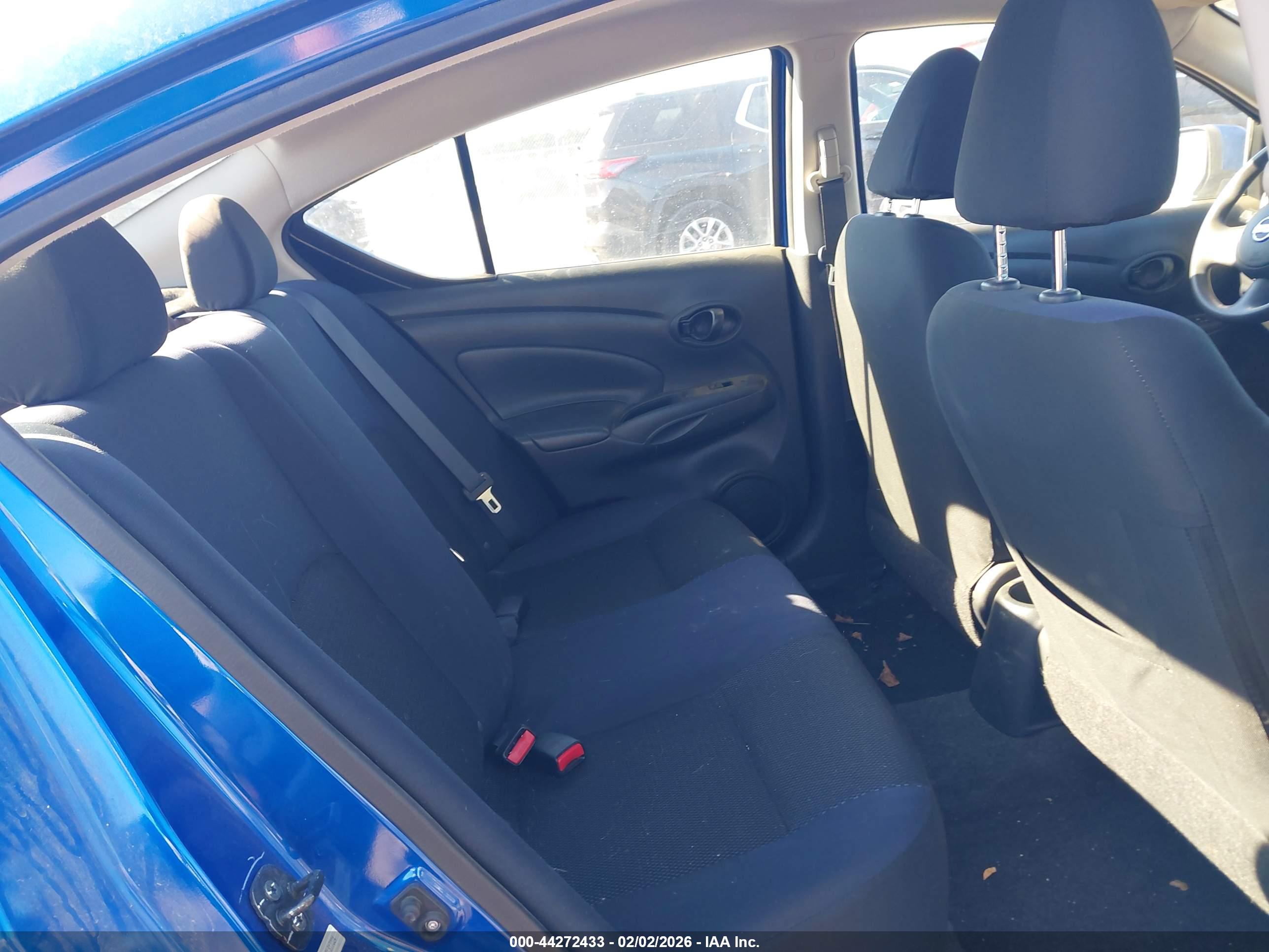 NISSAN VERSA image 8