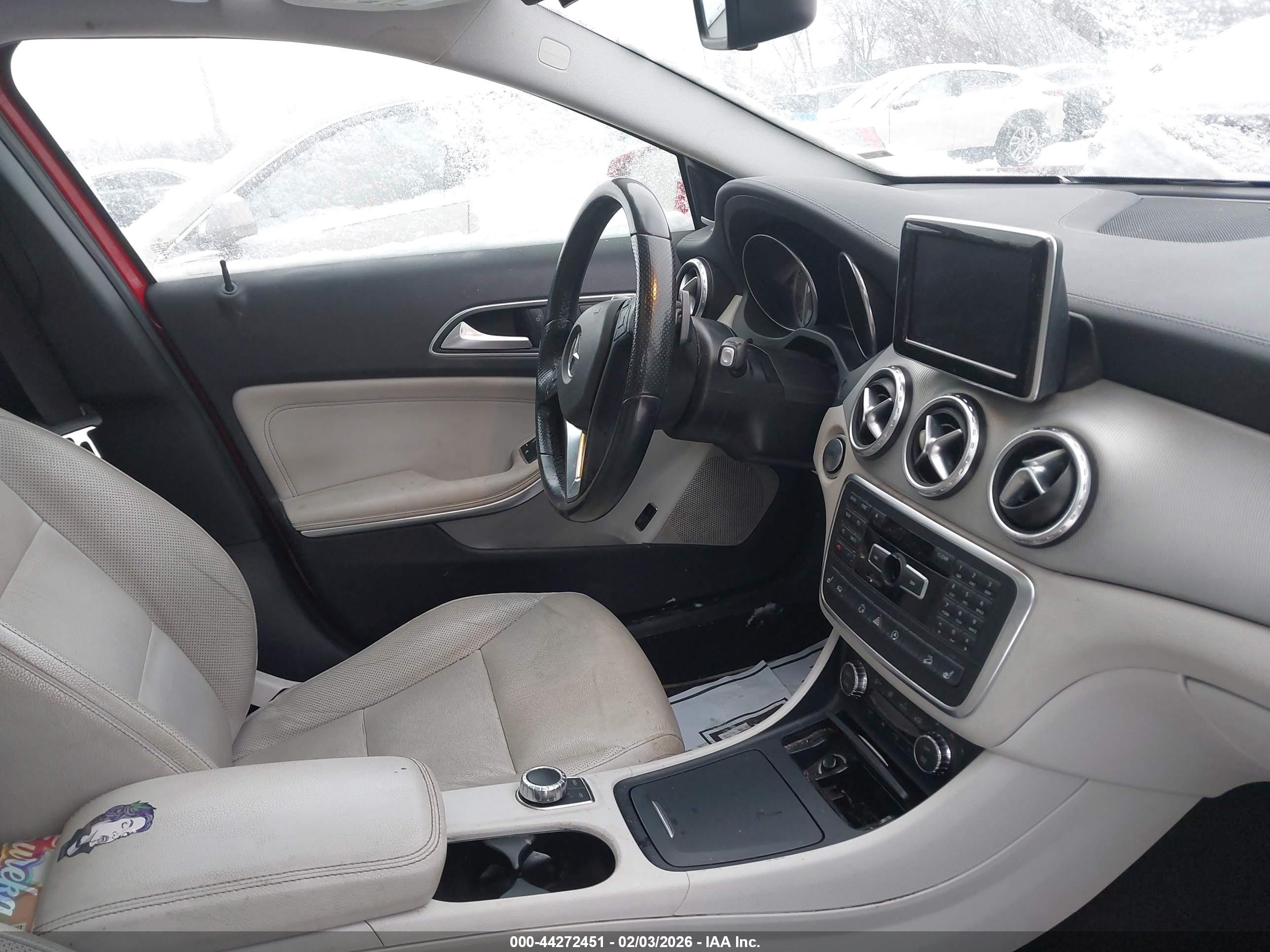 MERCEDES-BENZ GLA image 5