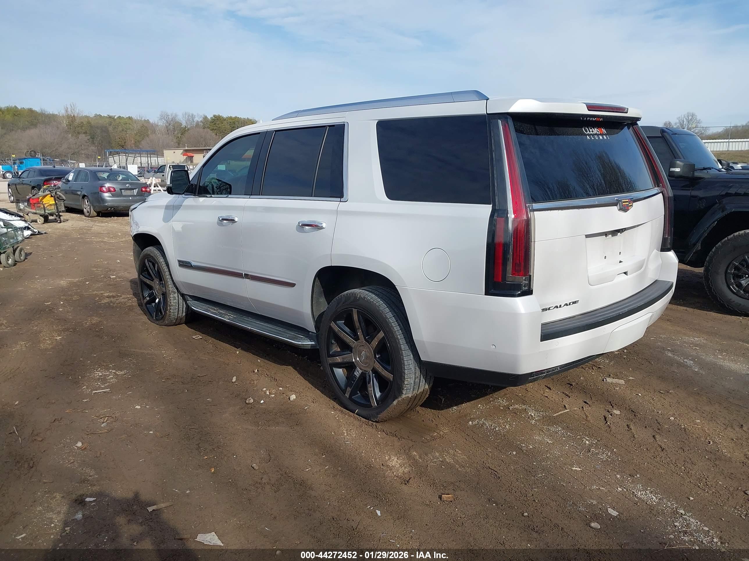 CADILLAC ESCALADE image 3