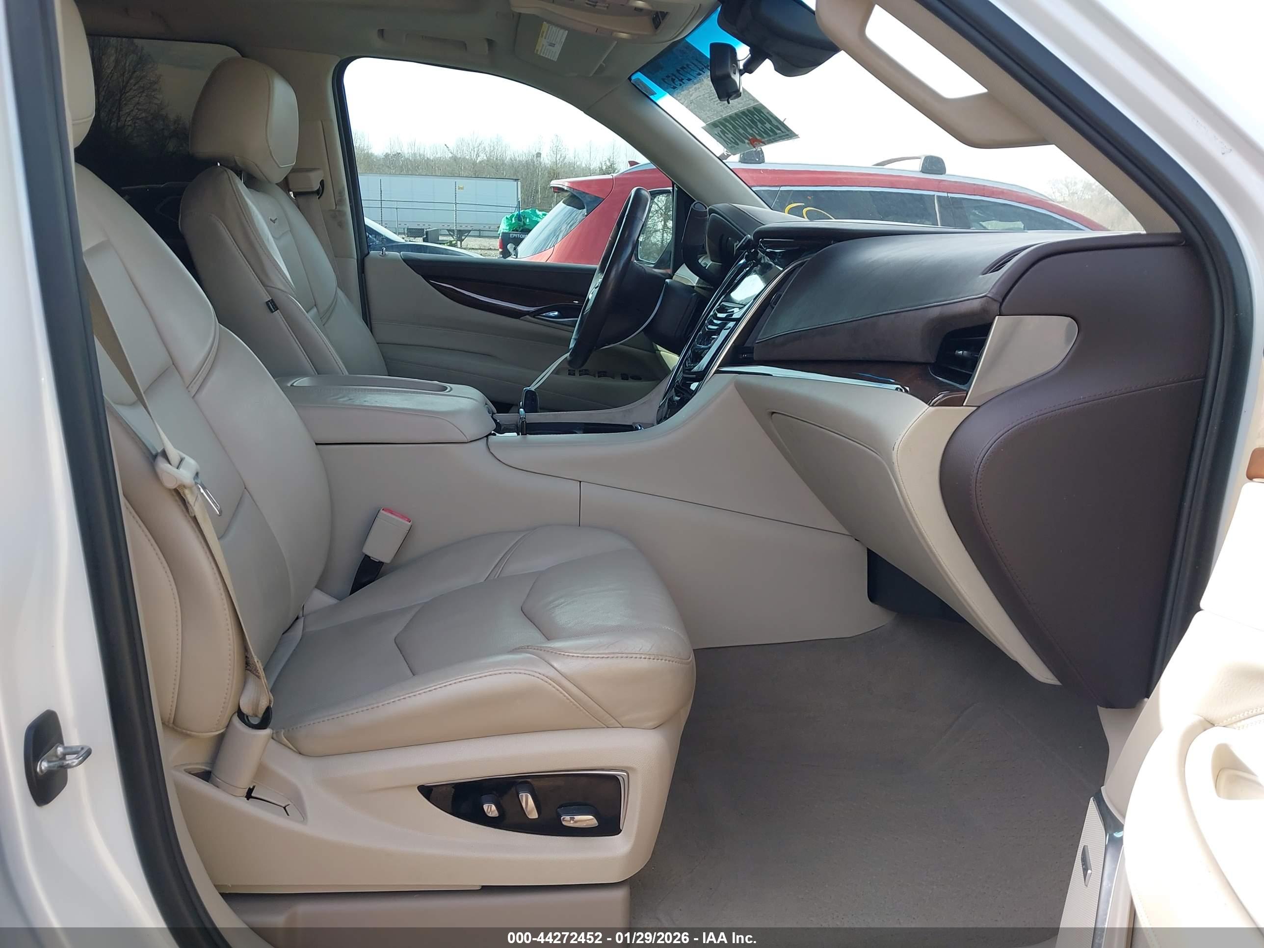 CADILLAC ESCALADE image 5