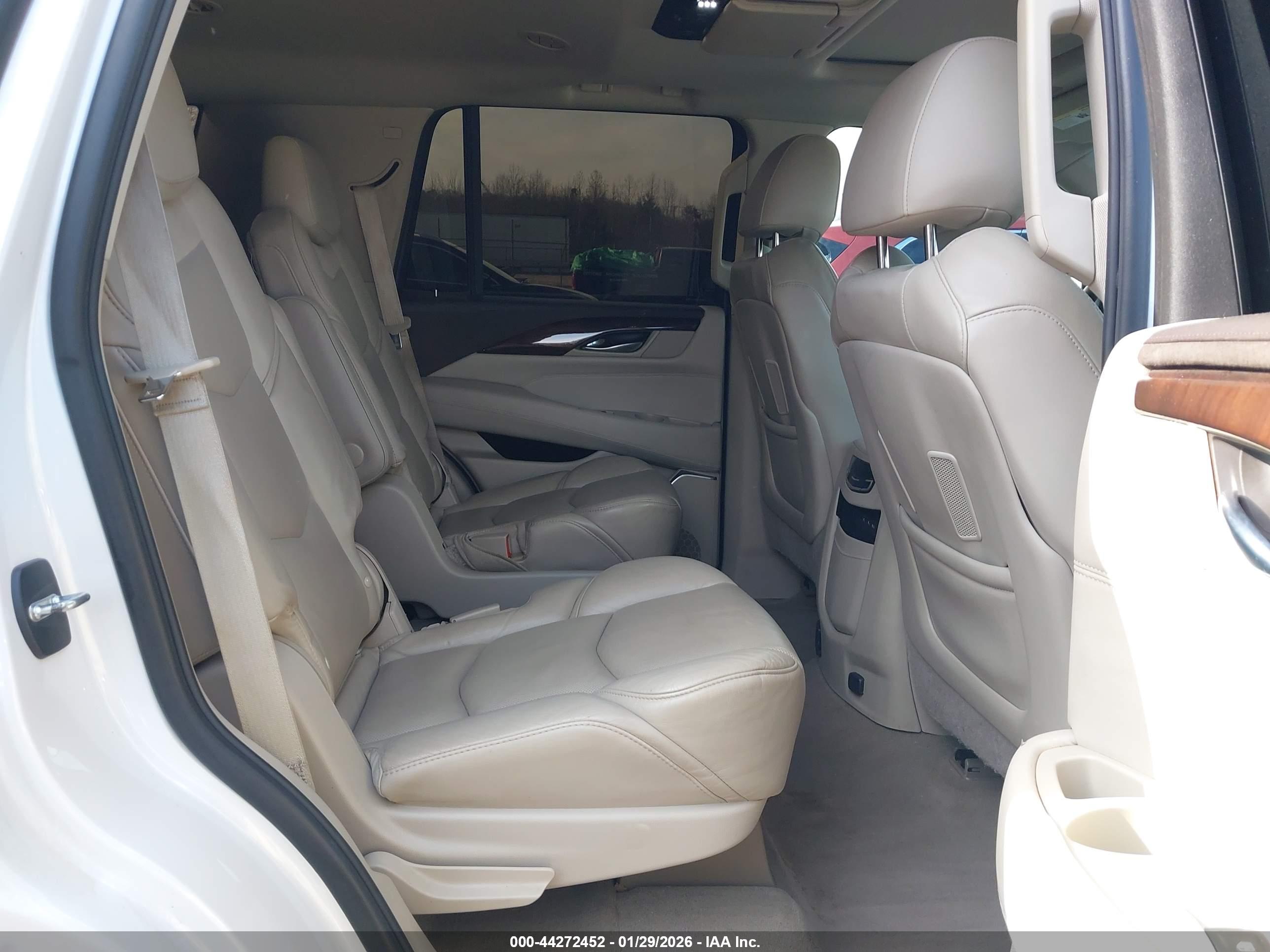 CADILLAC ESCALADE image 8