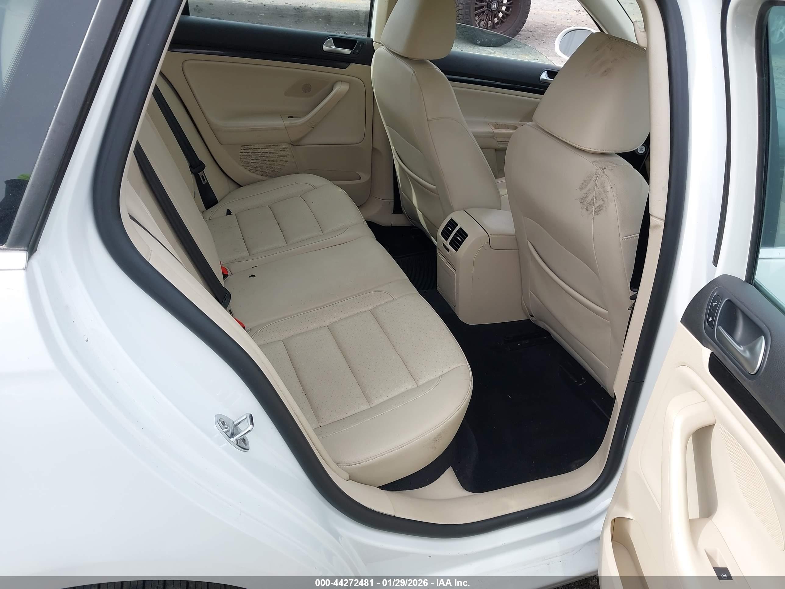 VOLKSWAGEN JETTA image 8