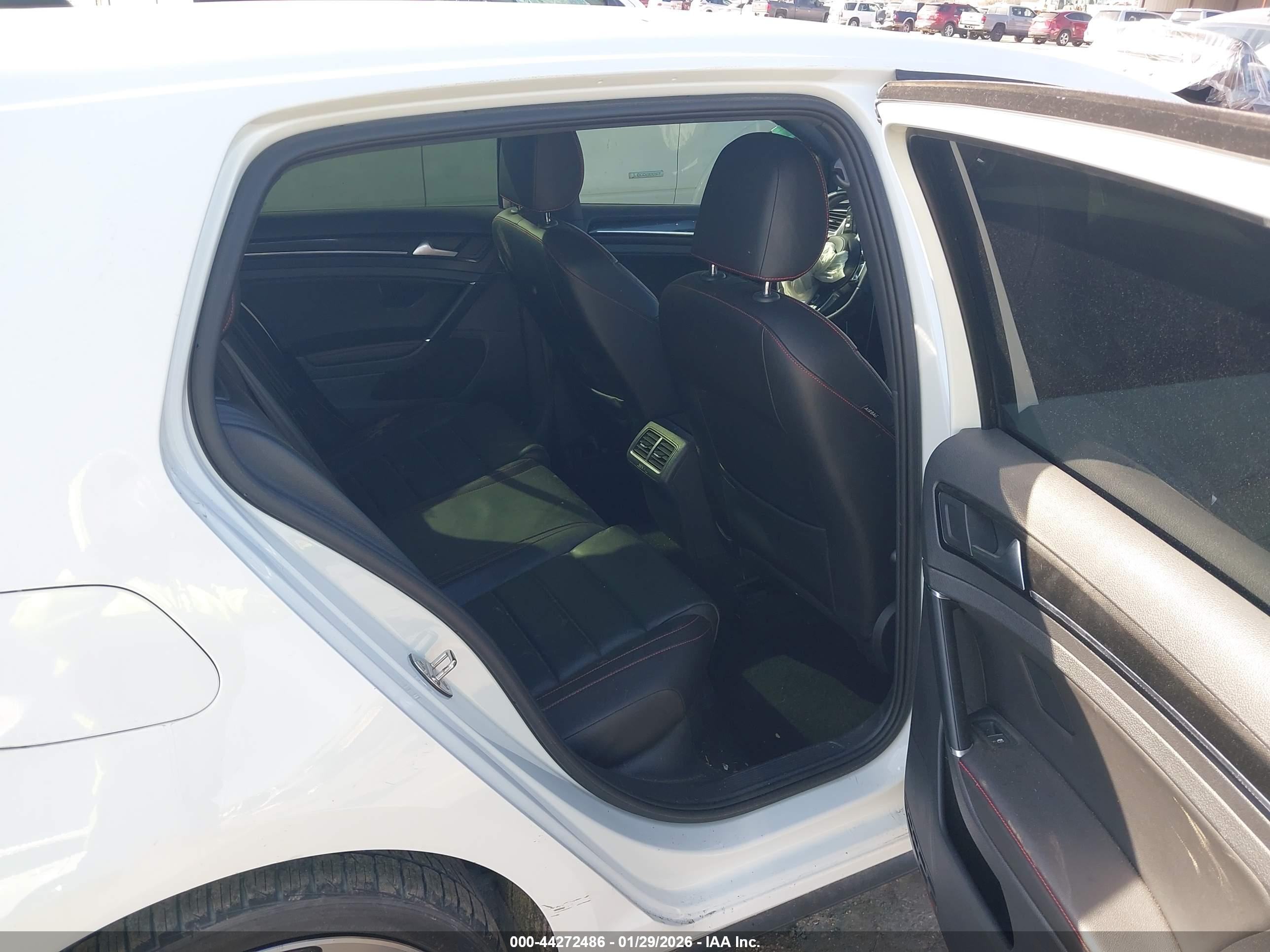 VOLKSWAGEN GOLF image 8