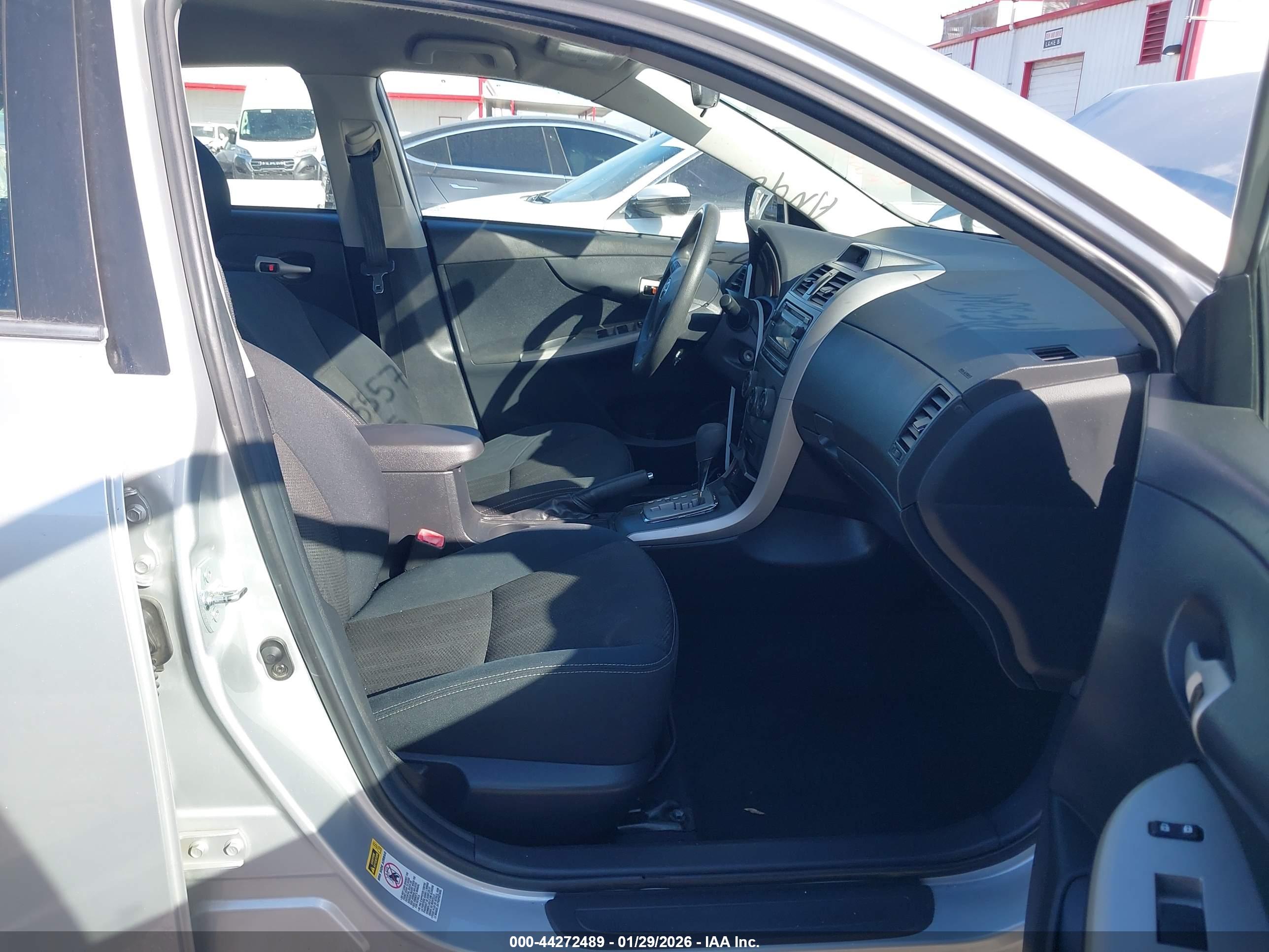 TOYOTA COROLLA image 5