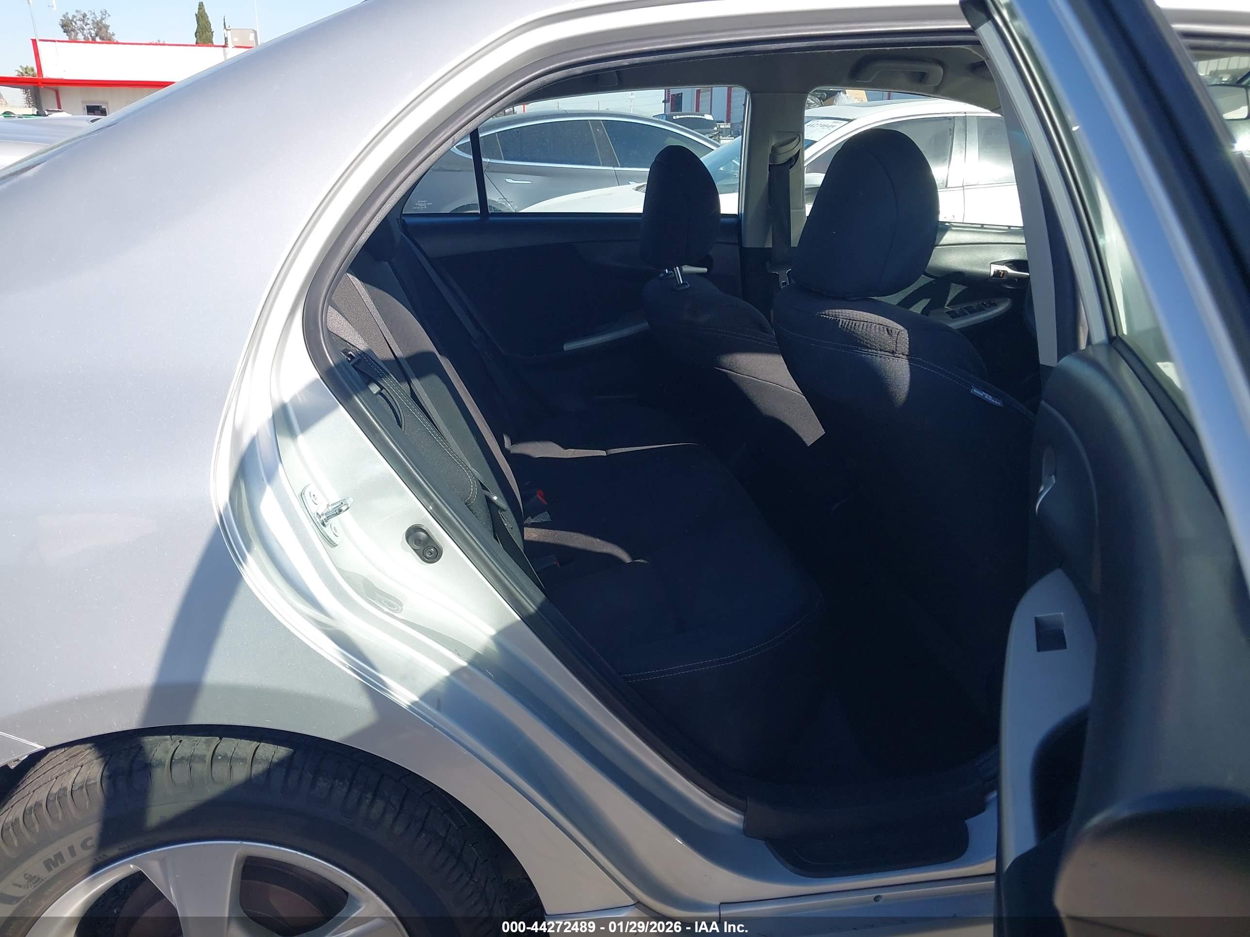 TOYOTA COROLLA image 8