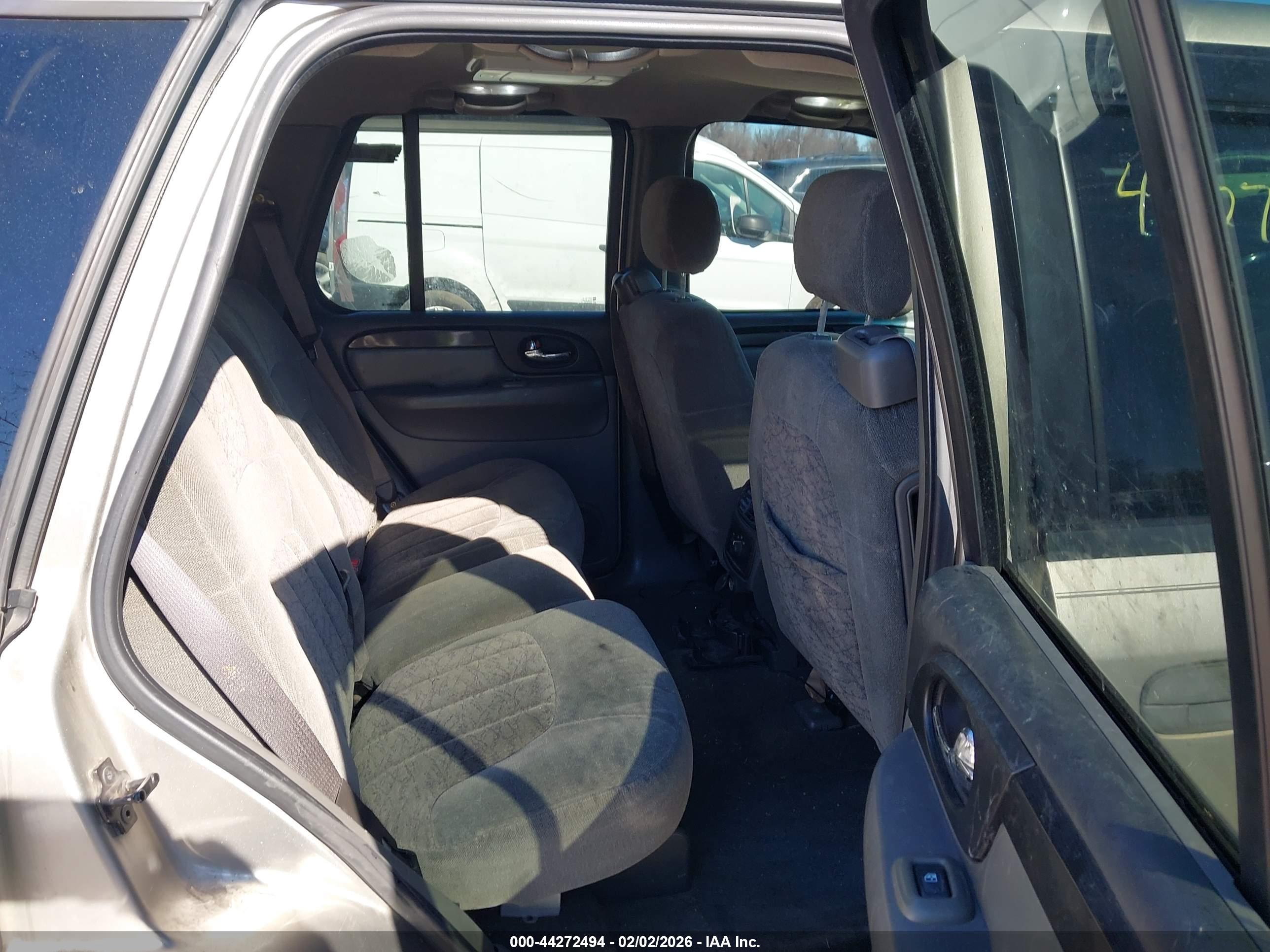 GMC ENVOY image 8