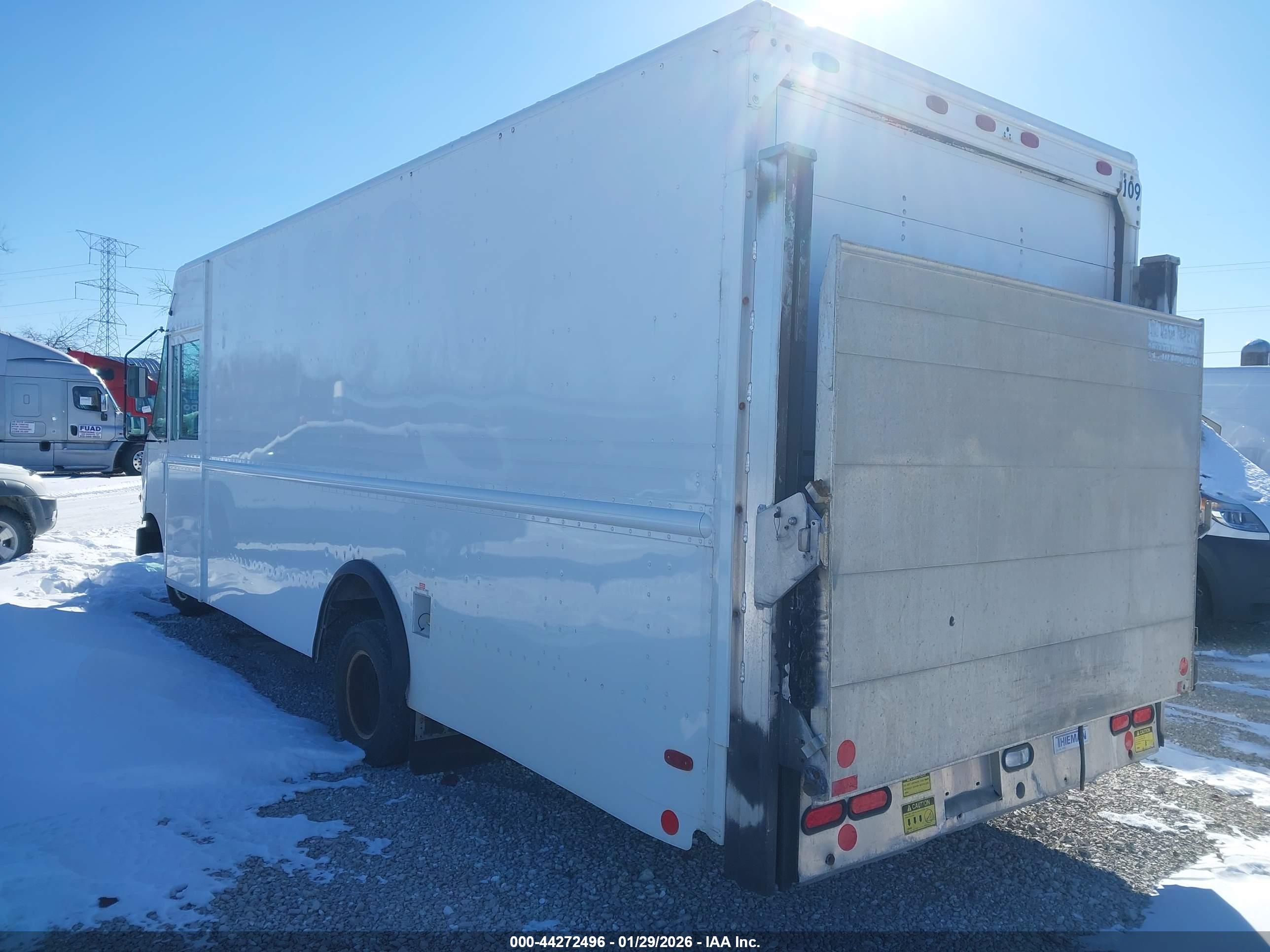 FORD E-450 image 3