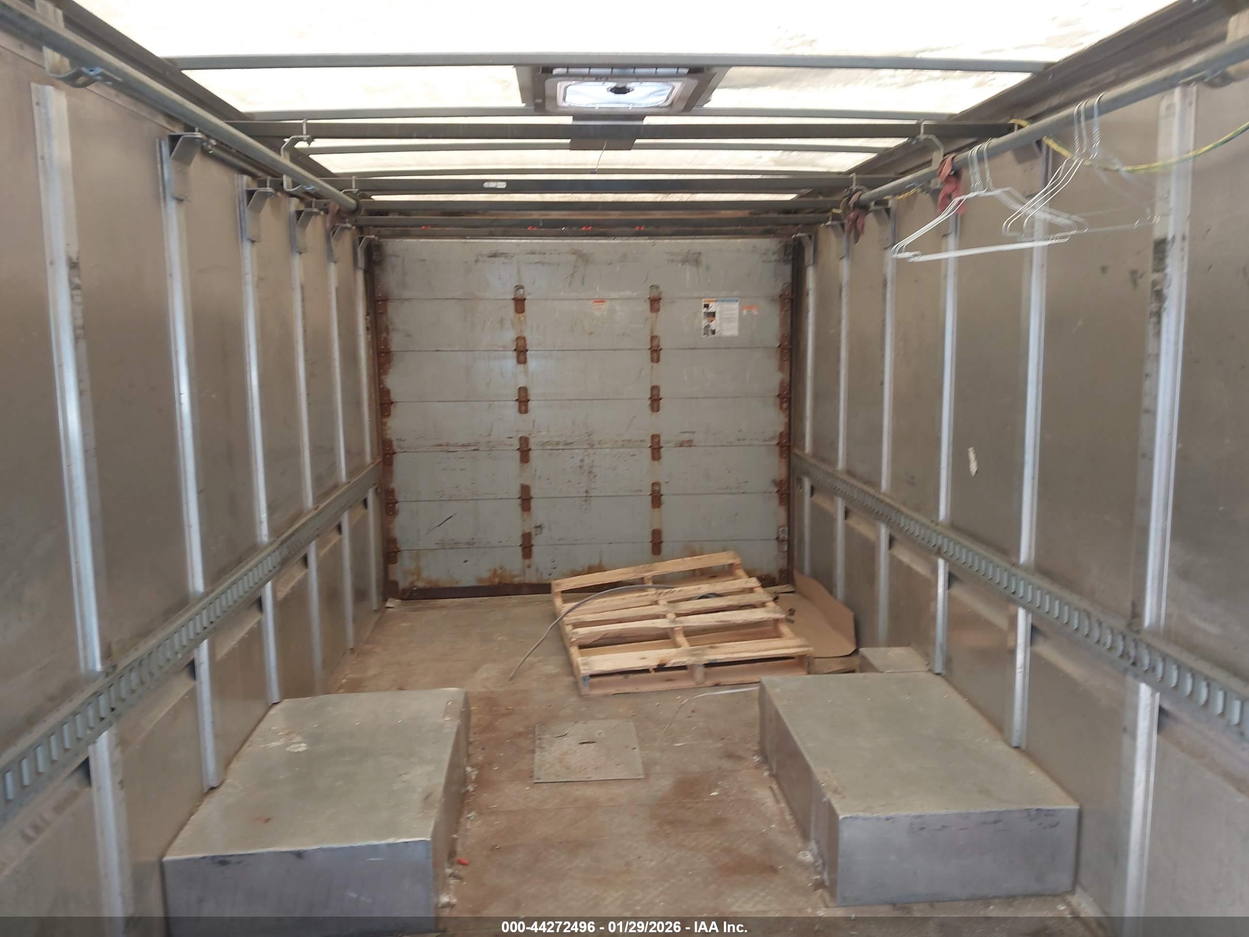 FORD E-450 image 8