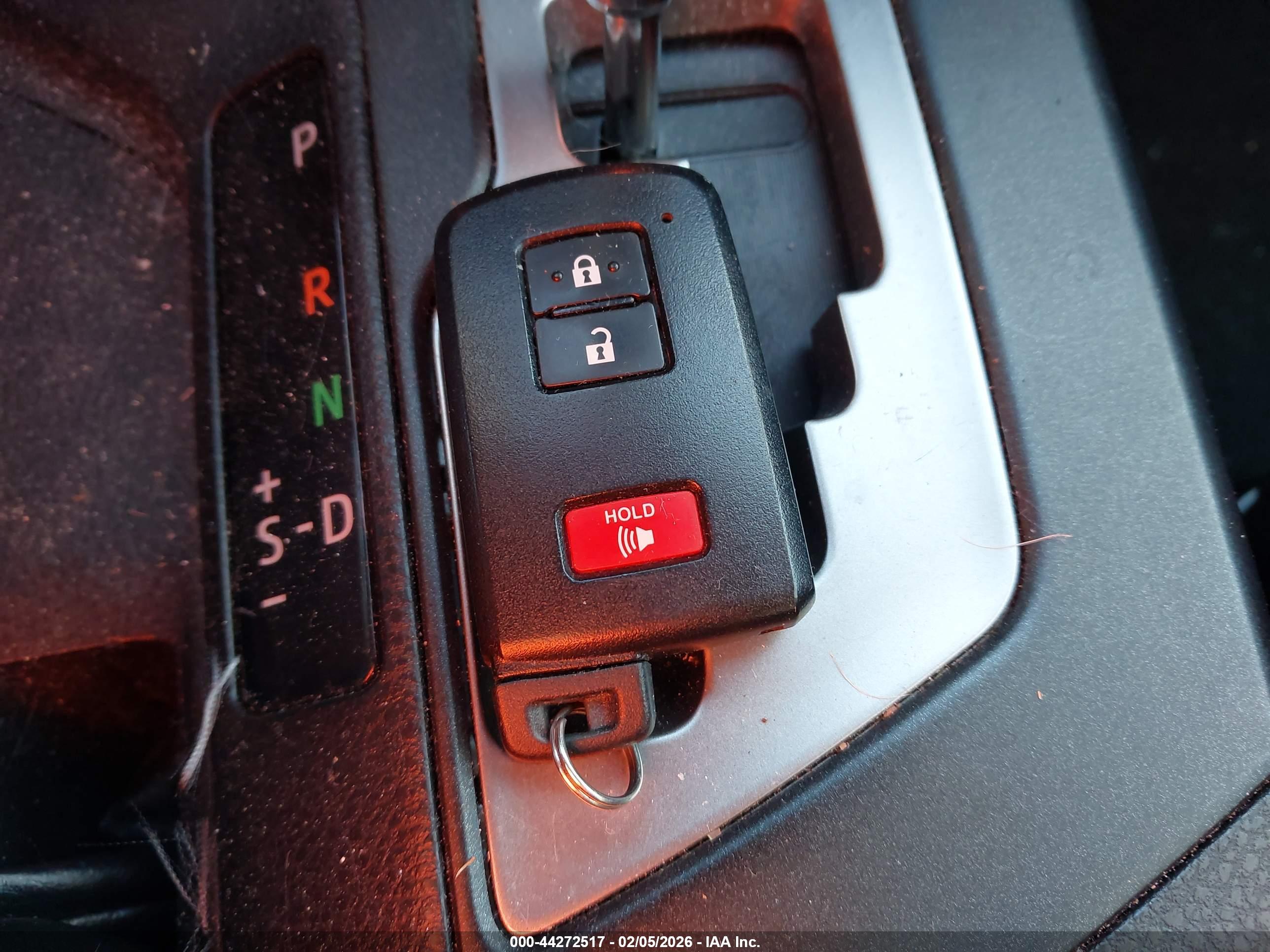 TOYOTA RAV4 image 11
