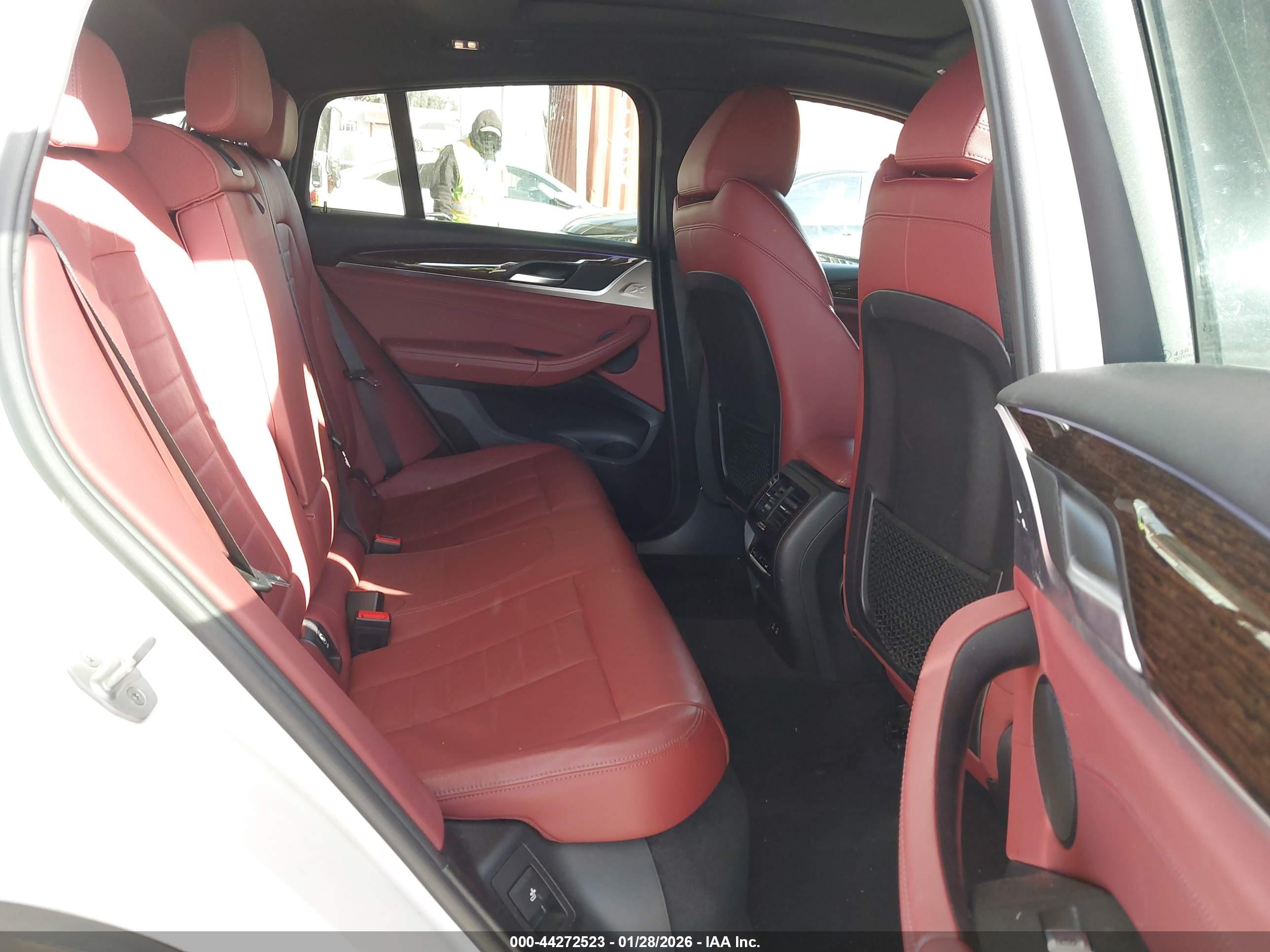 BMW X4 image 8