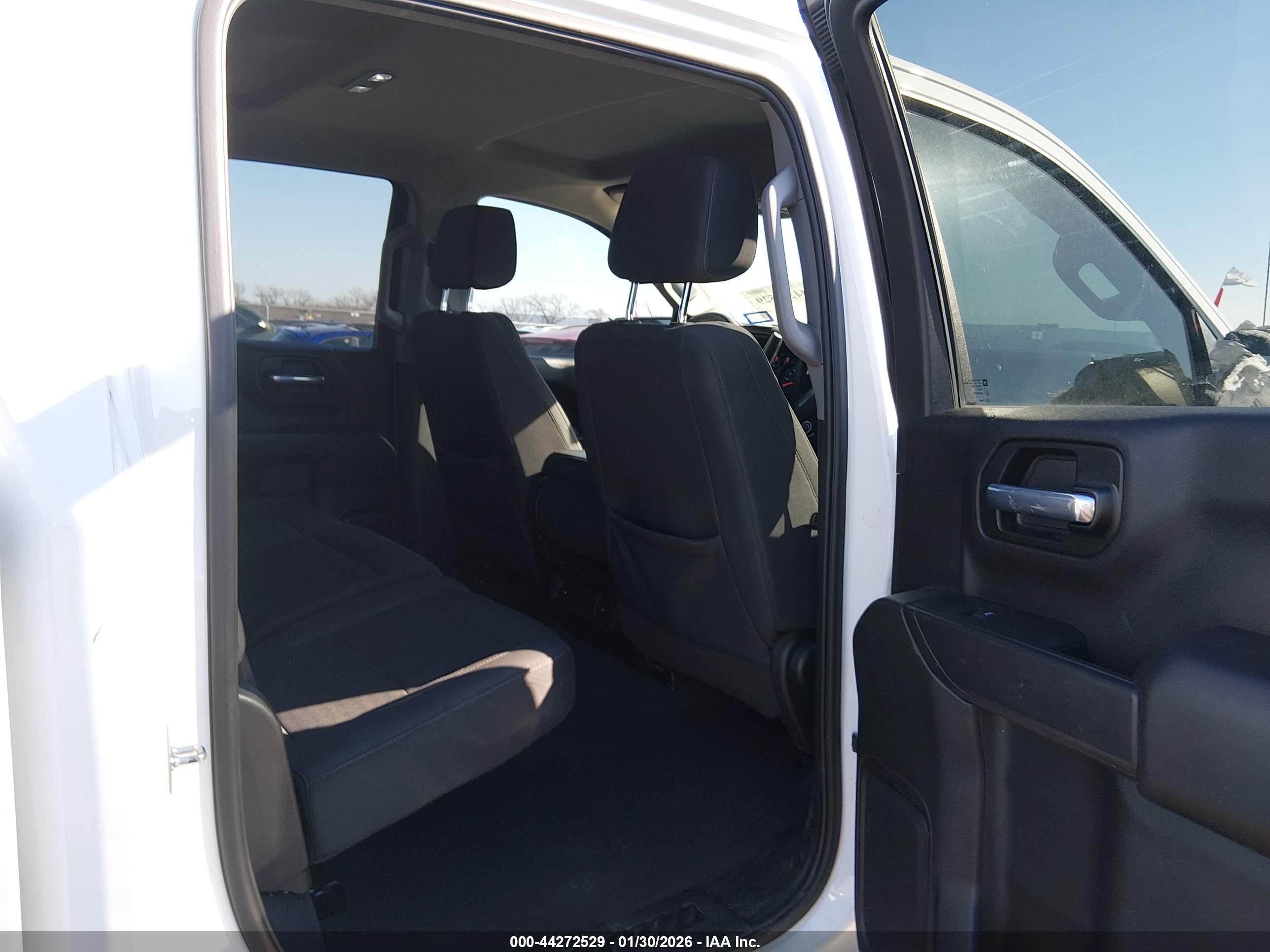CHEVROLET SILVERADO image 8