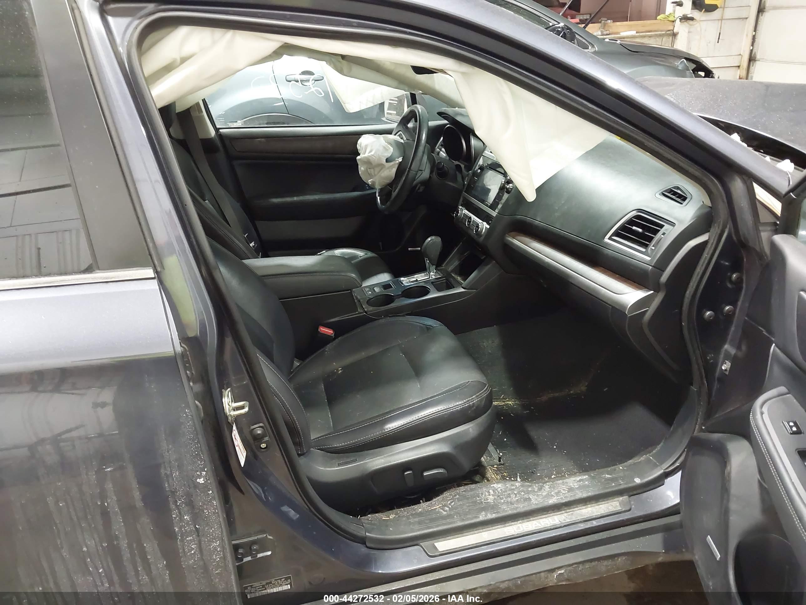SUBARU OUTBACK image 5