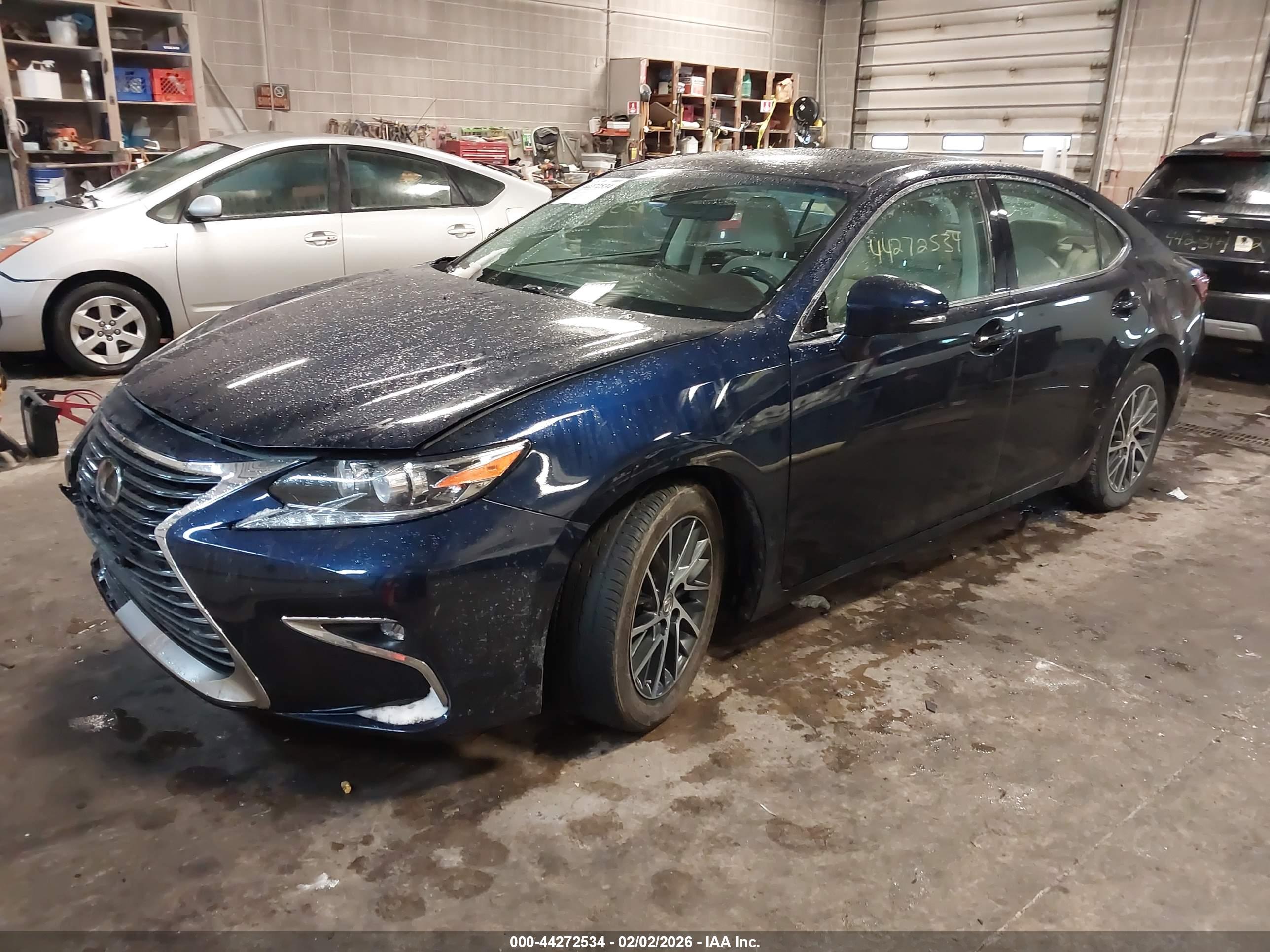 LEXUS ES image 2