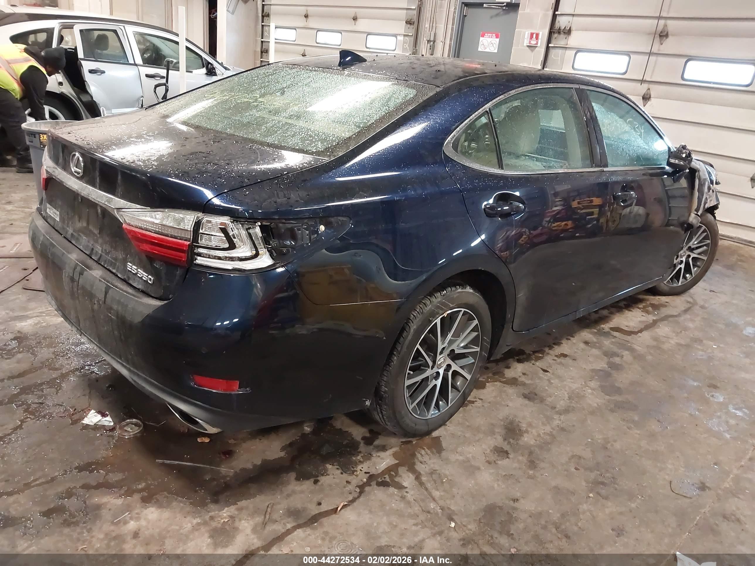 LEXUS ES image 4