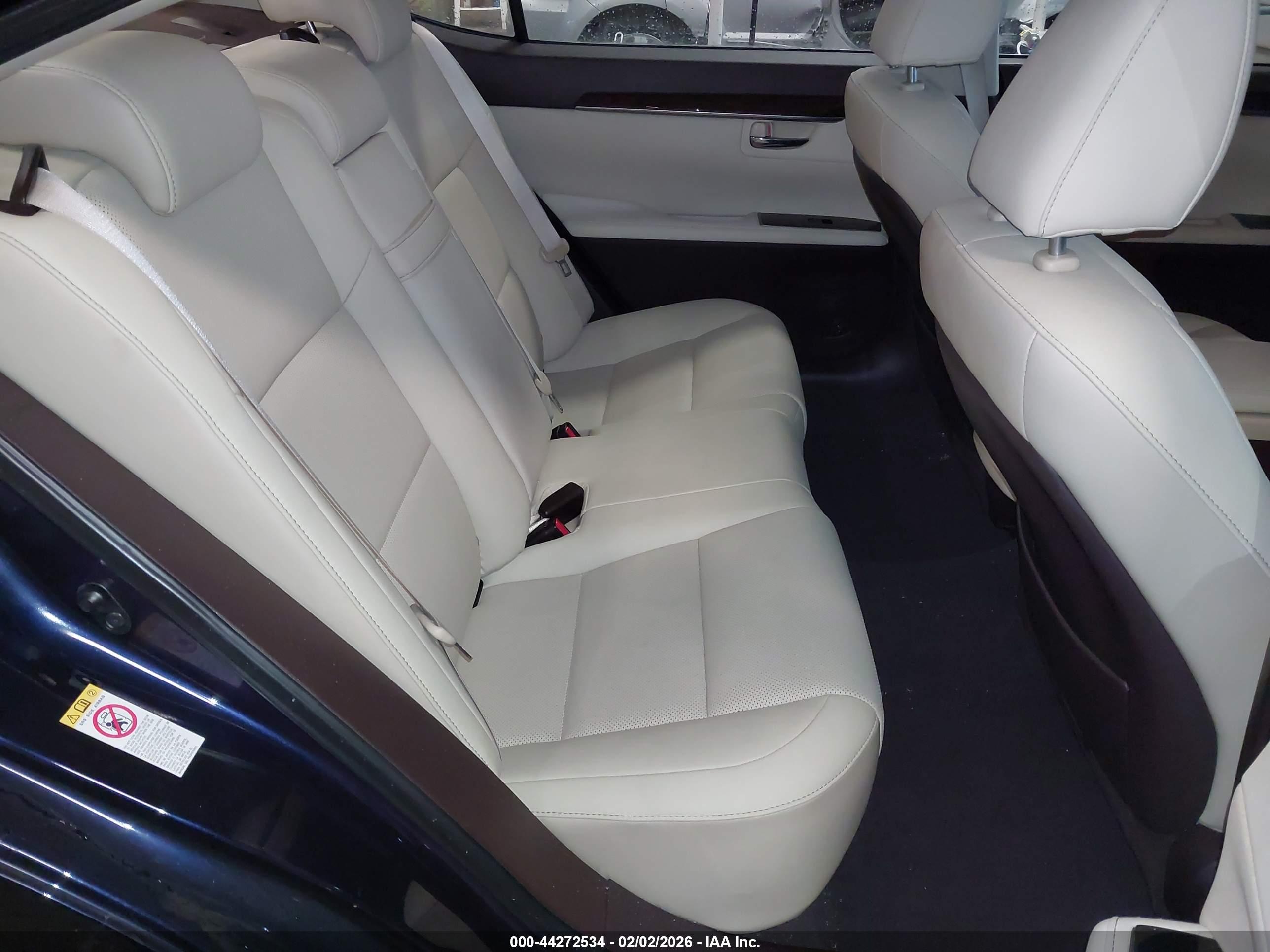 LEXUS ES image 8