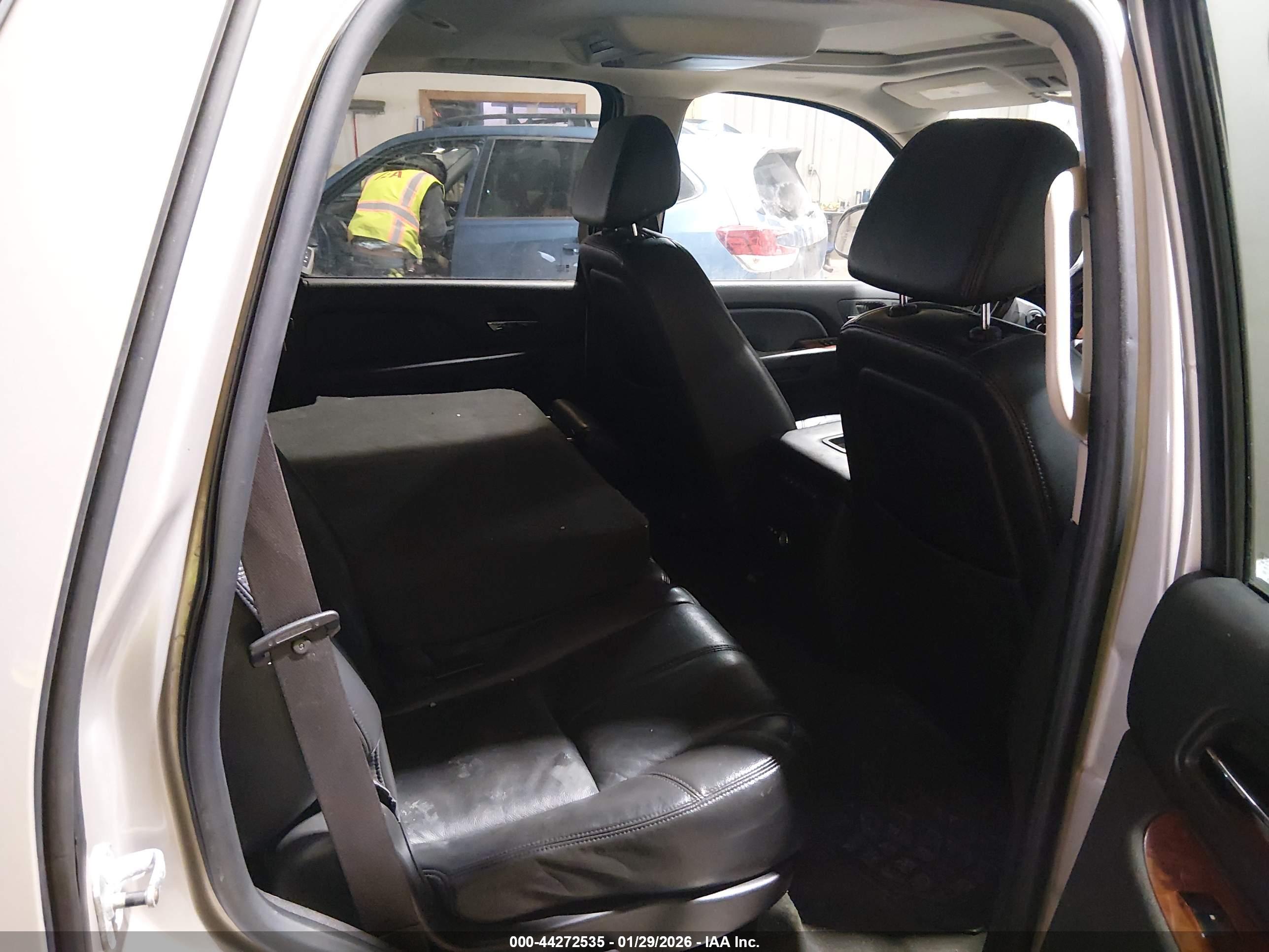 CHEVROLET TAHOE image 8