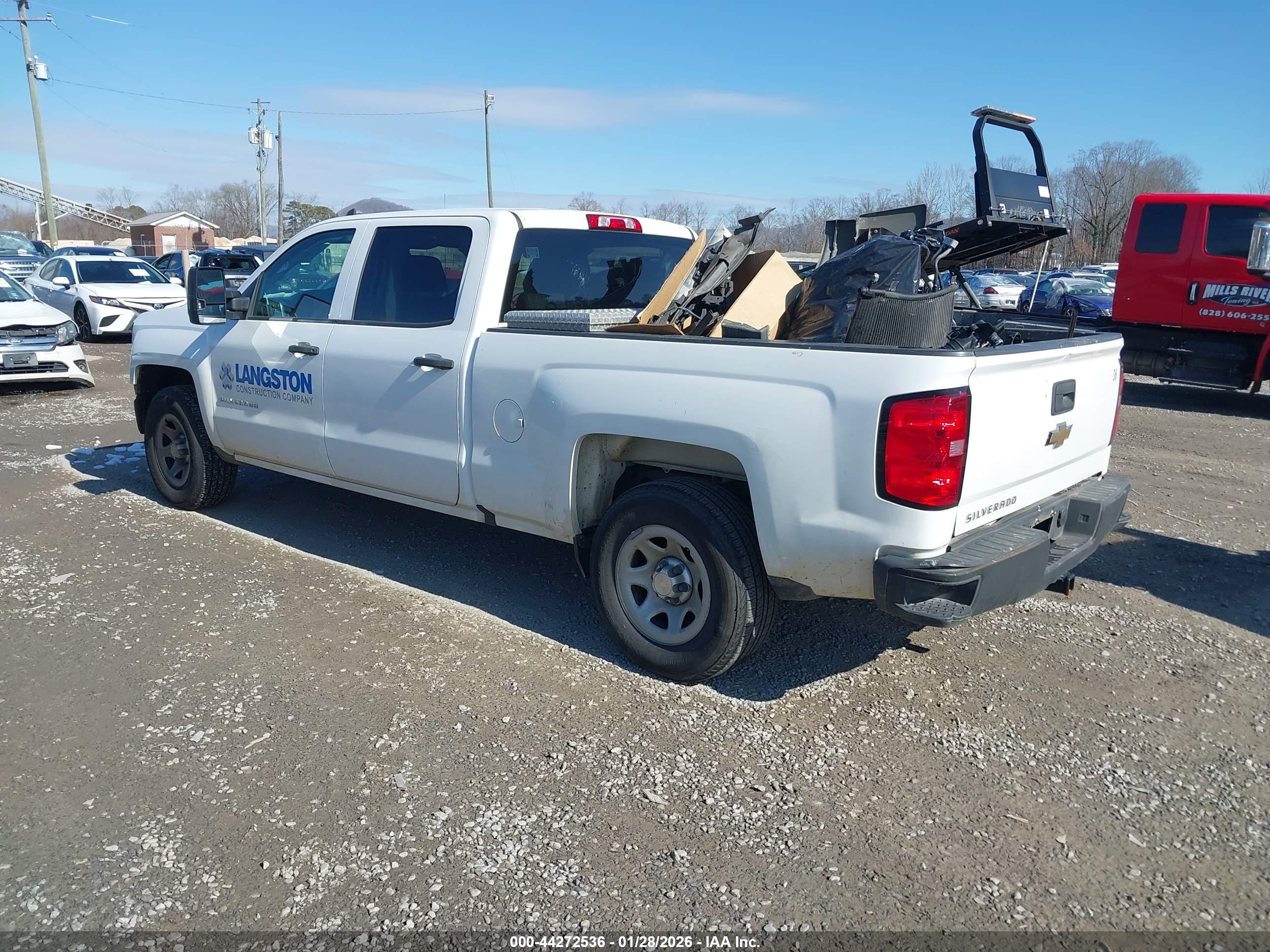 CHEVROLET SILVERADO image 3