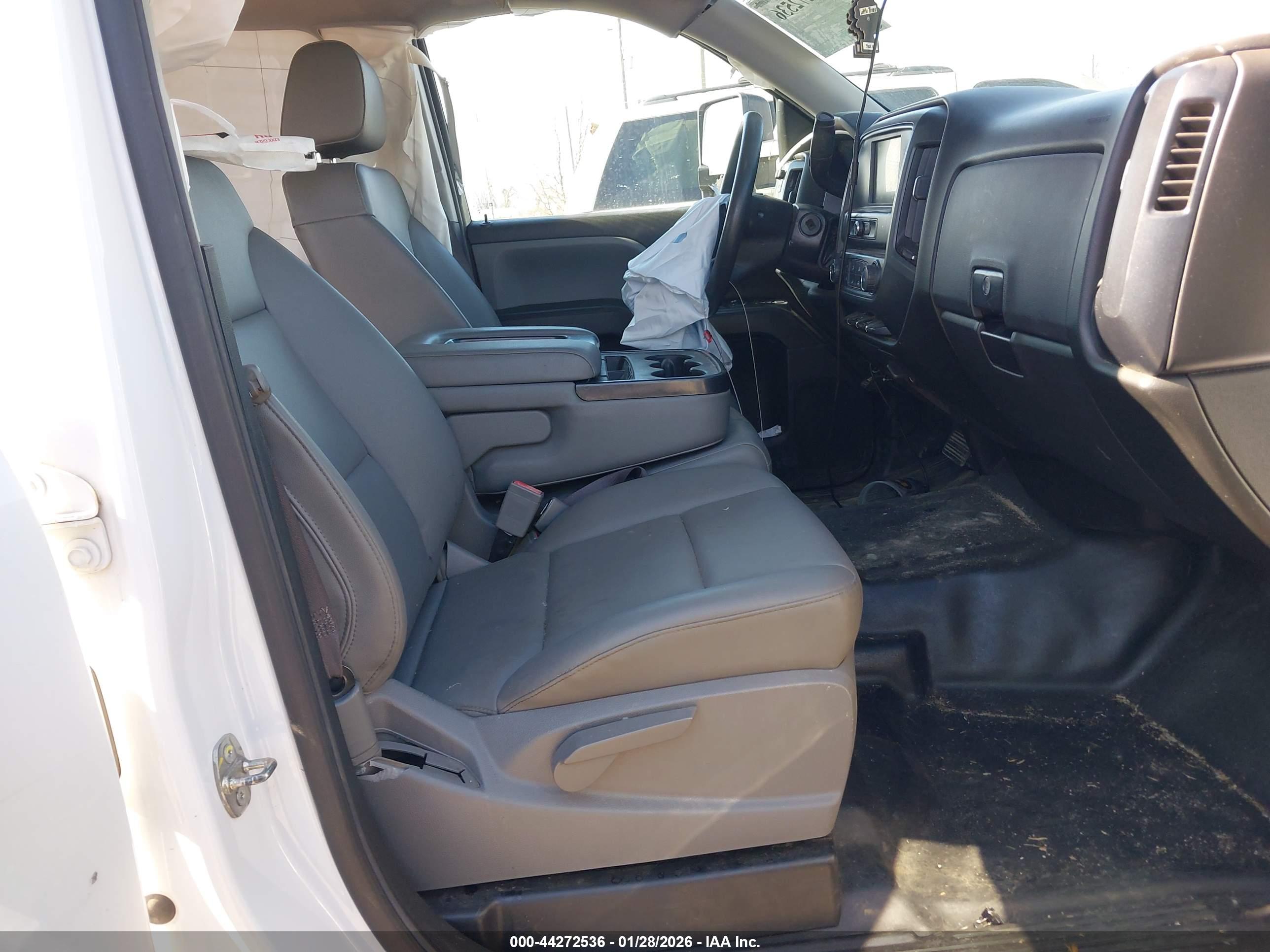 CHEVROLET SILVERADO image 5