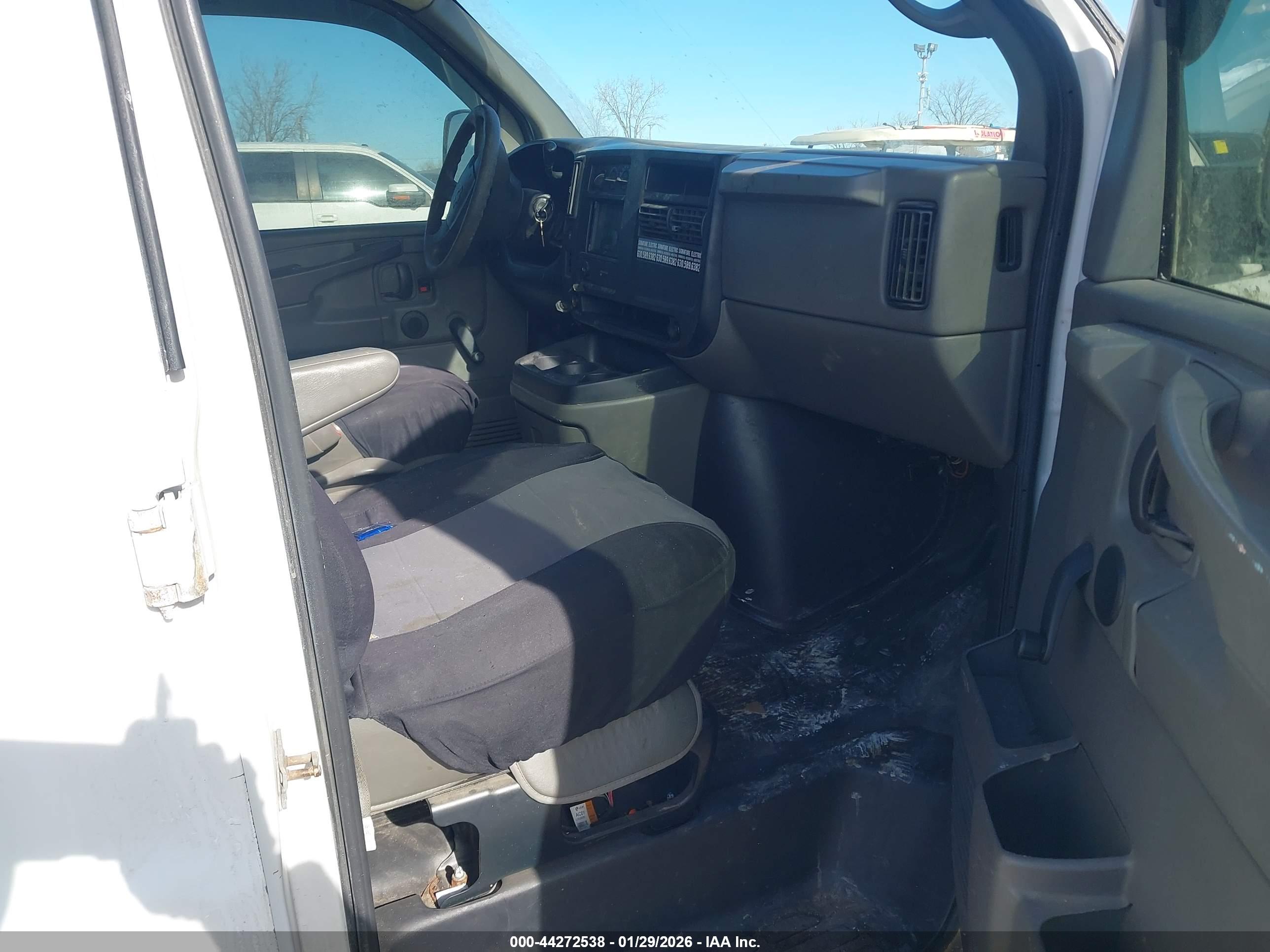 CHEVROLET EXPRESS image 5