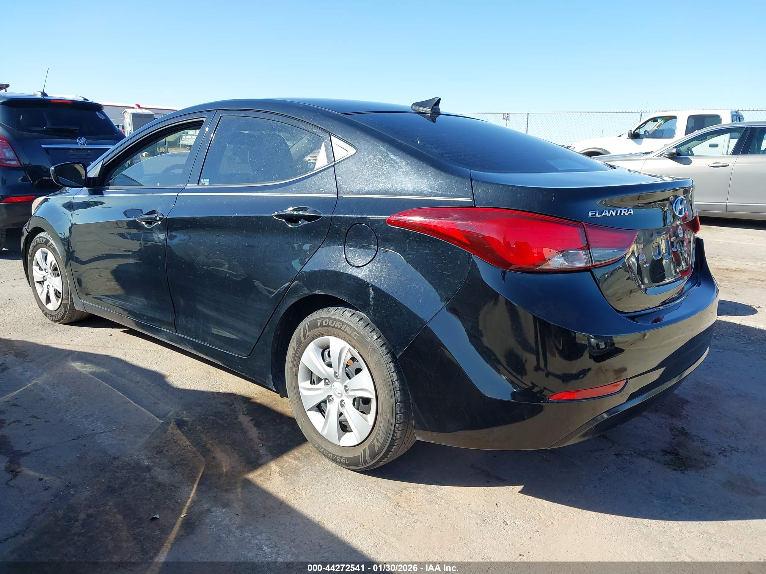 HYUNDAI ELANTRA image 3