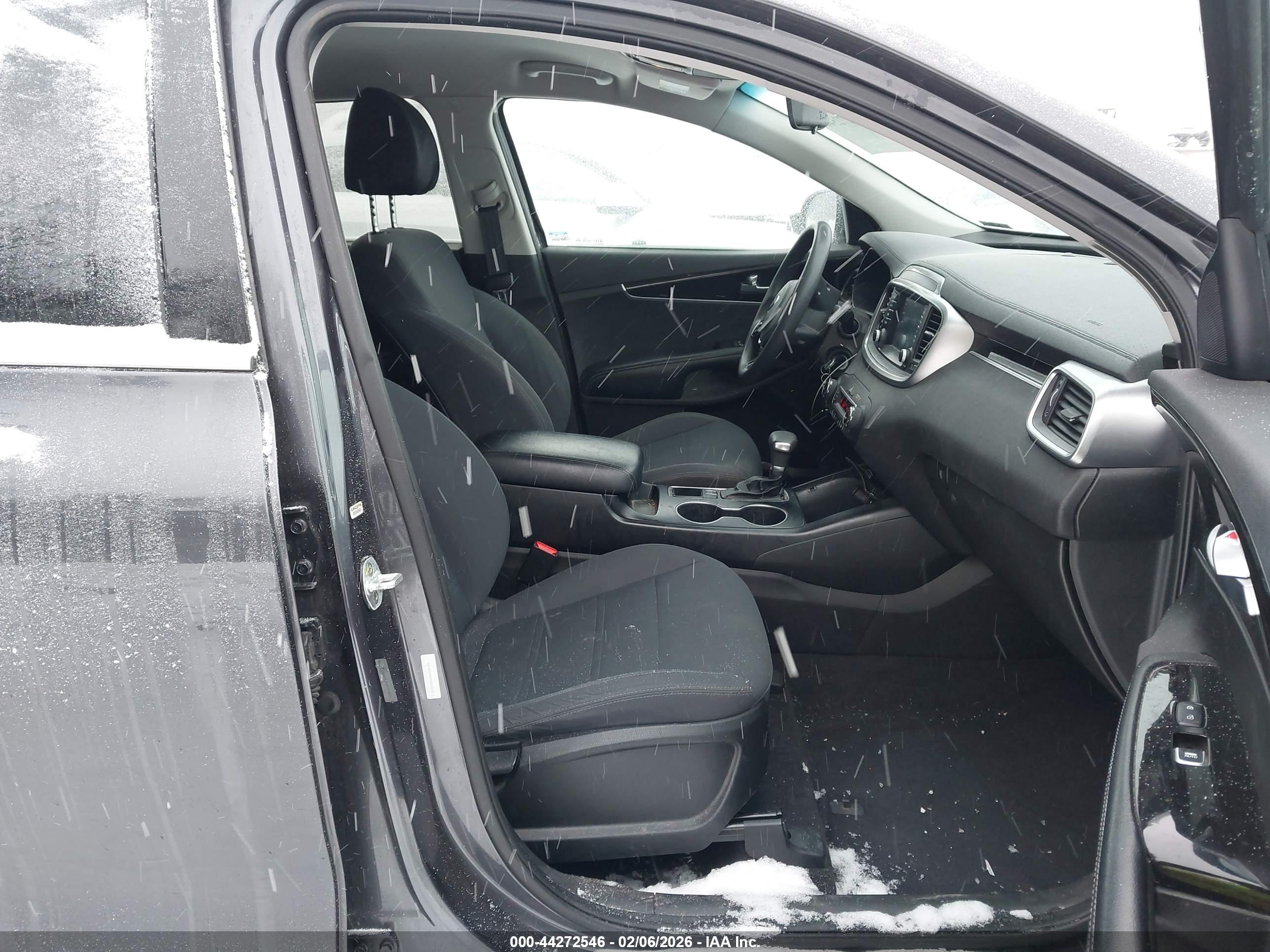 KIA SORENTO image 5