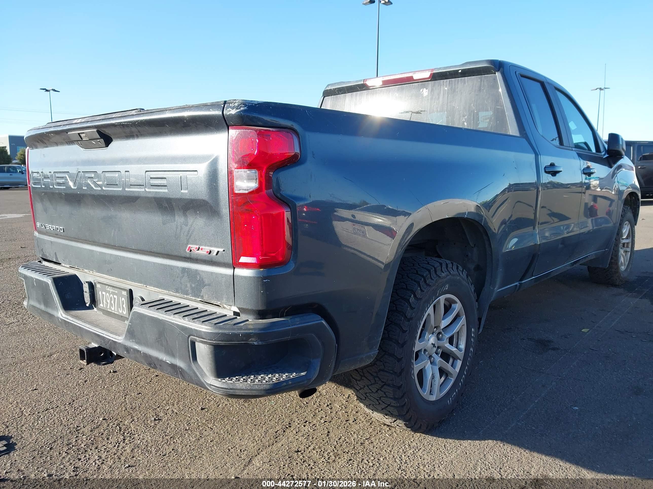 CHEVROLET SILVERADO image 4