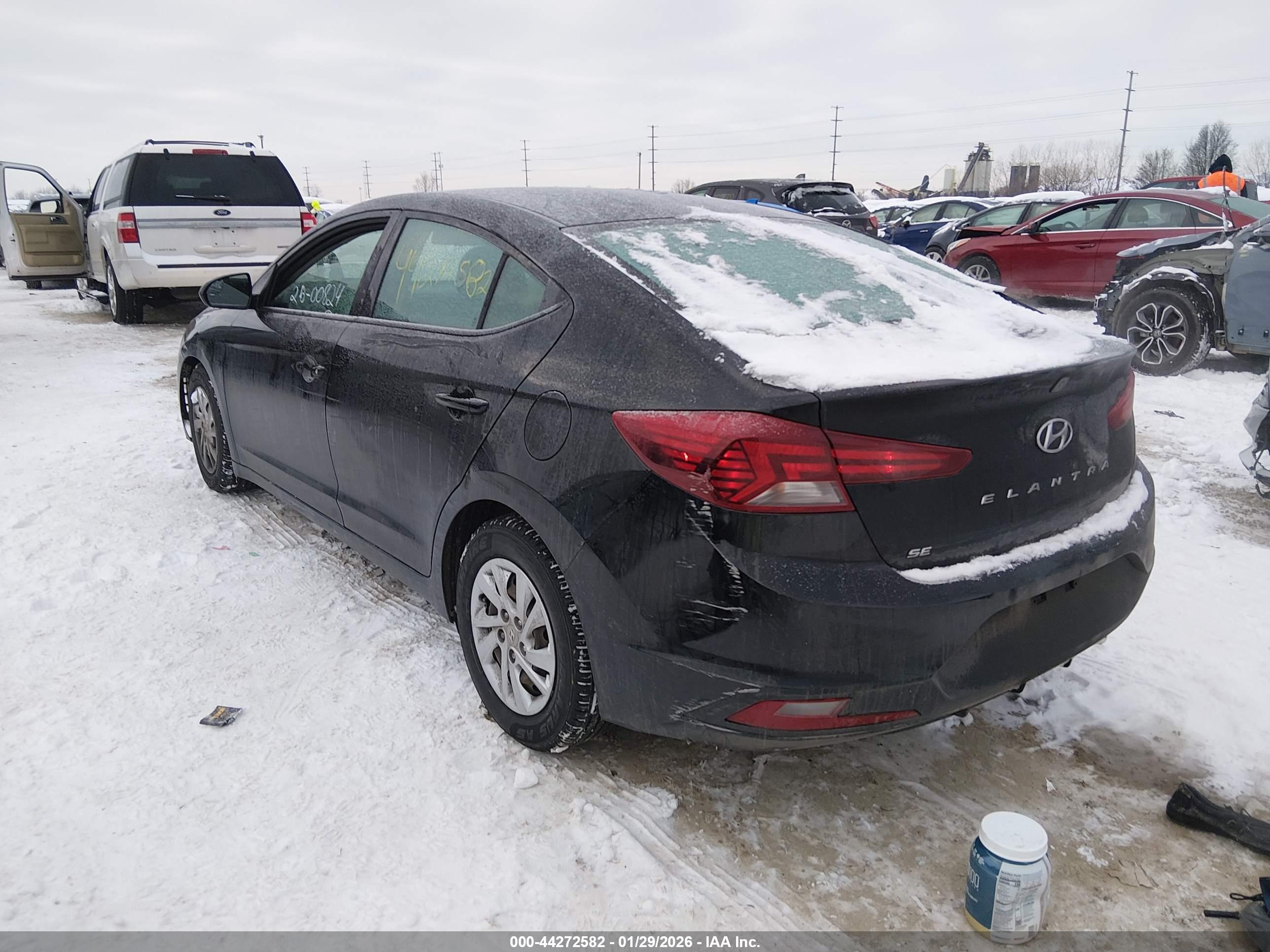 HYUNDAI ELANTRA image 3