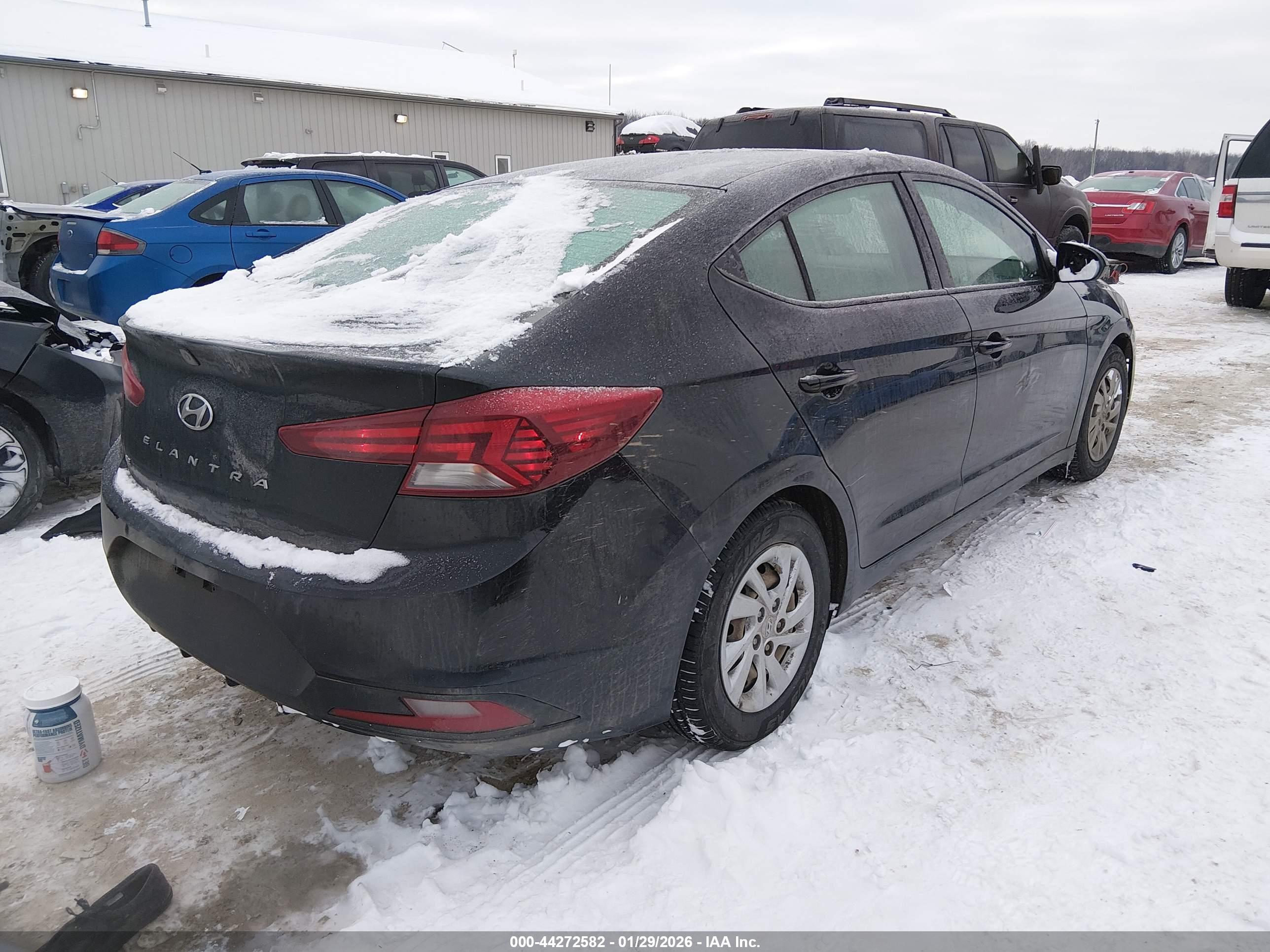 HYUNDAI ELANTRA image 4