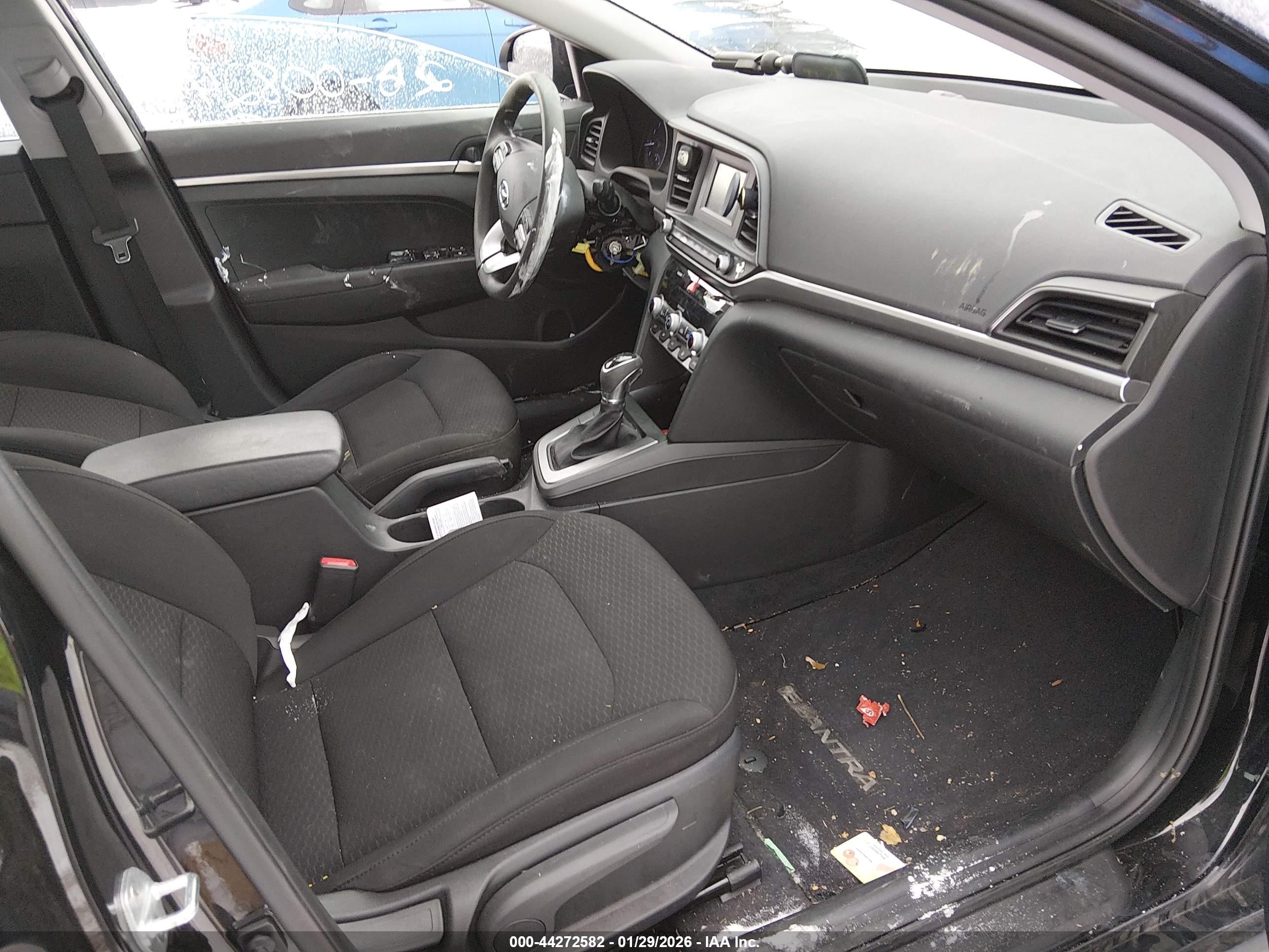 HYUNDAI ELANTRA image 5