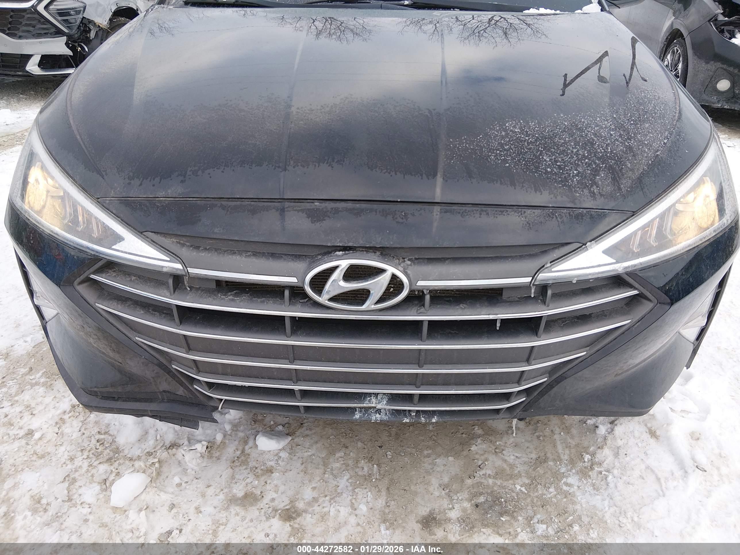 HYUNDAI ELANTRA image 6