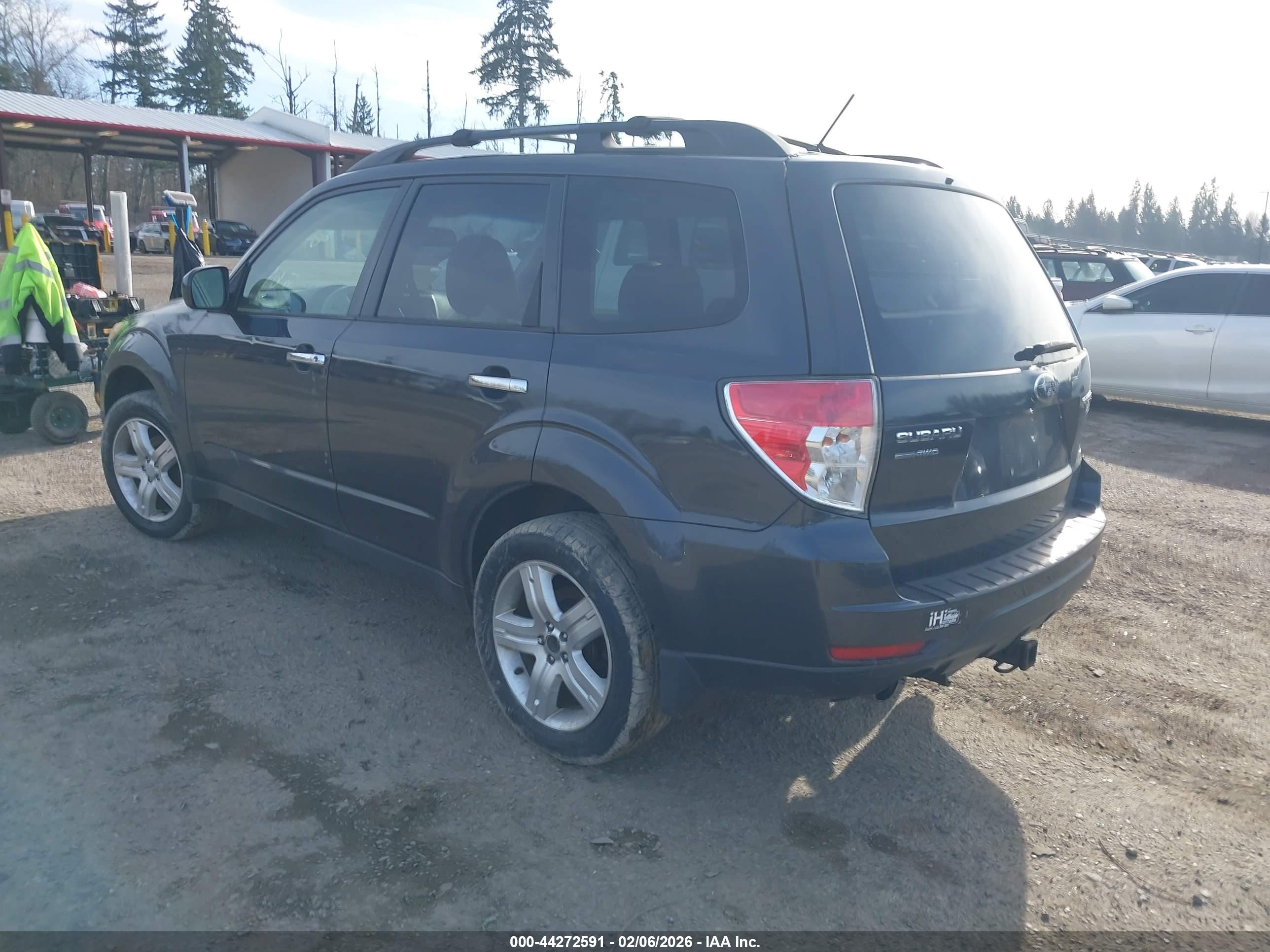 SUBARU FORESTER image 3