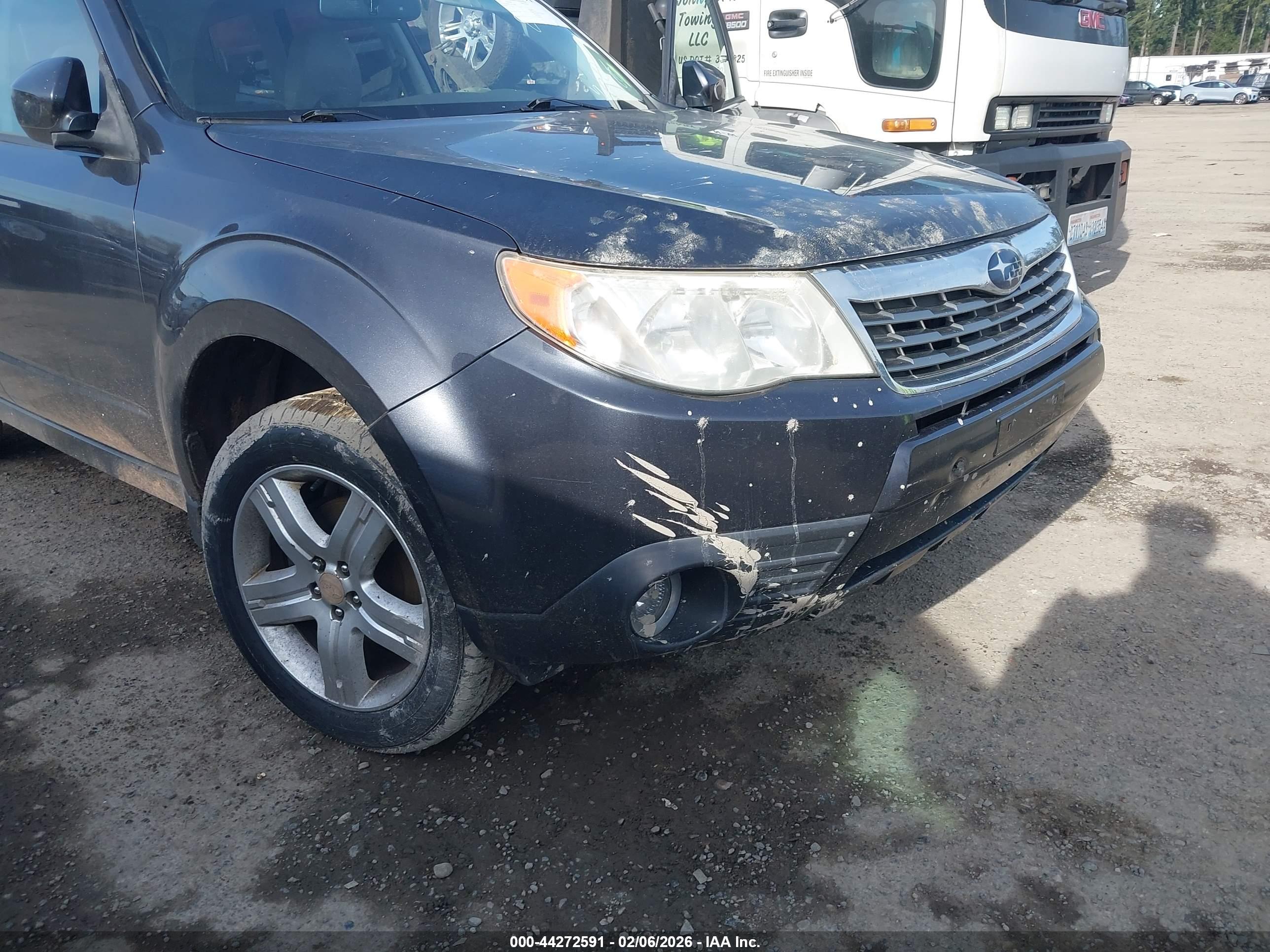 SUBARU FORESTER image 6