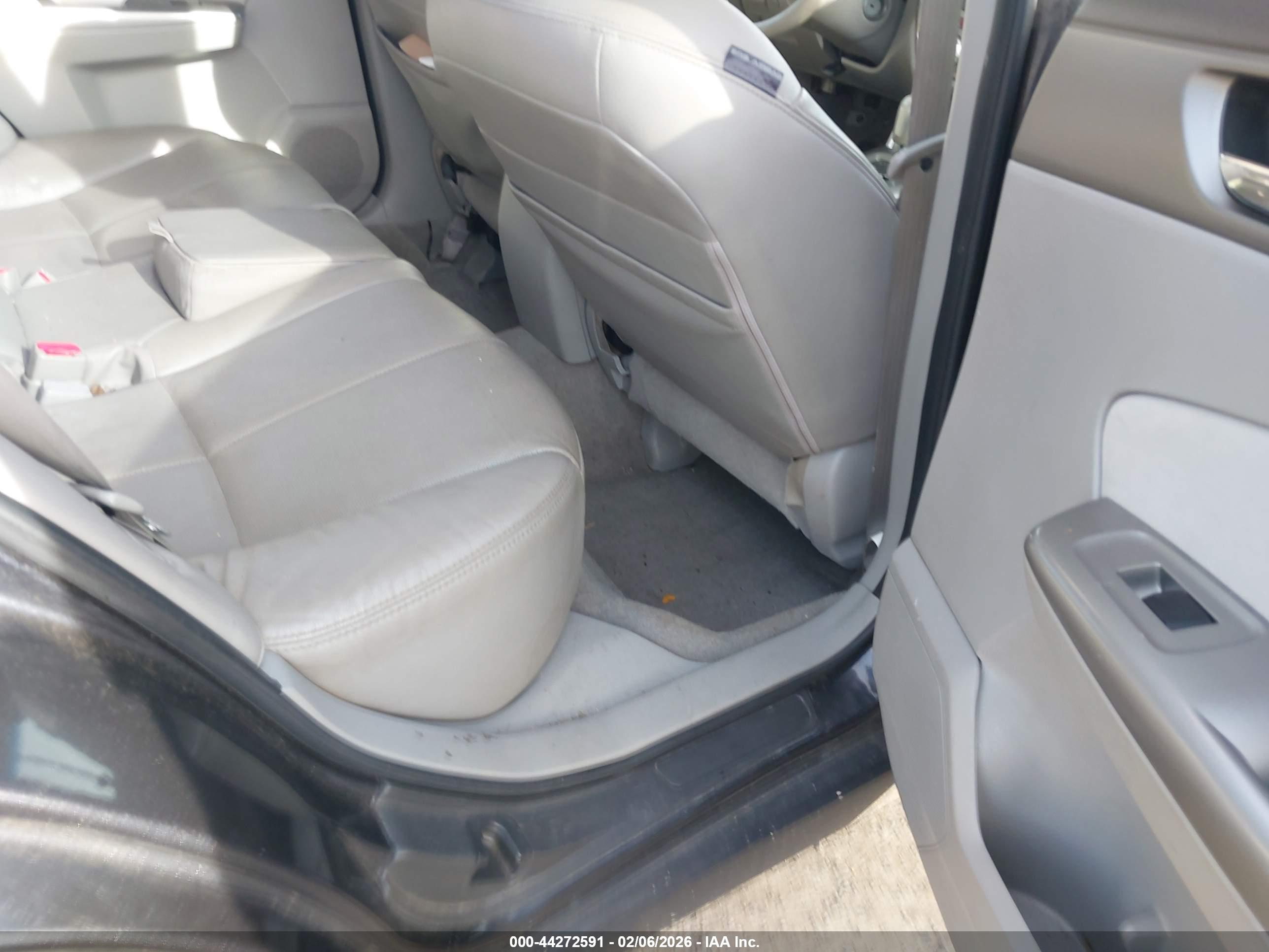 SUBARU FORESTER image 8