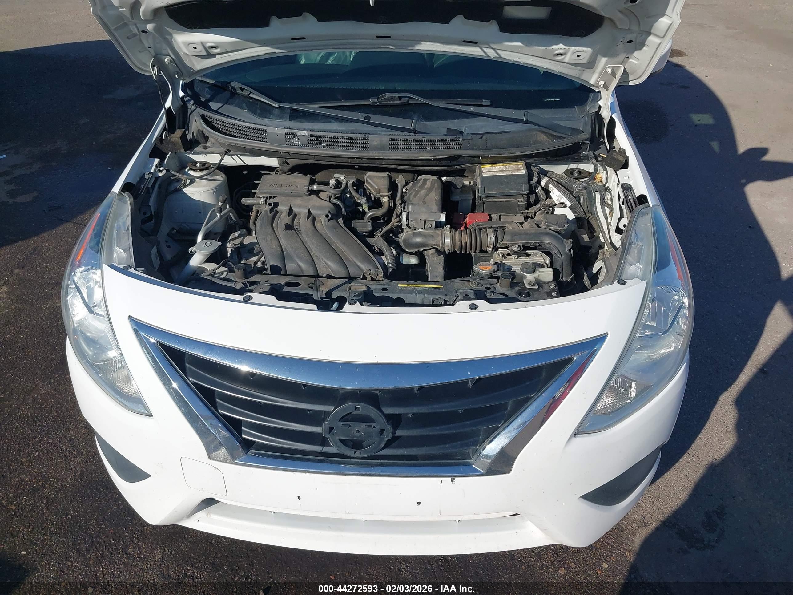 NISSAN VERSA image 10