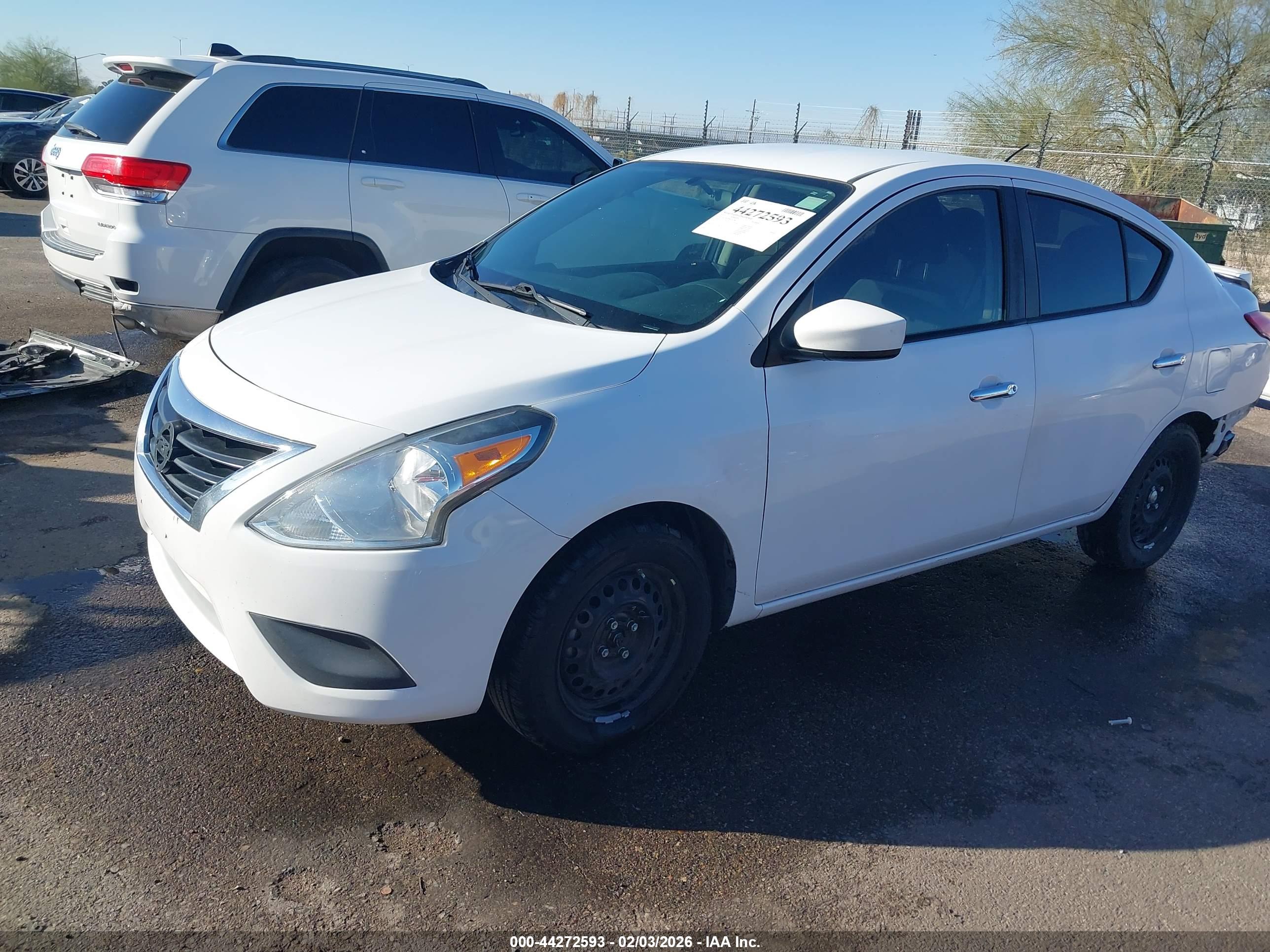 NISSAN VERSA image 2