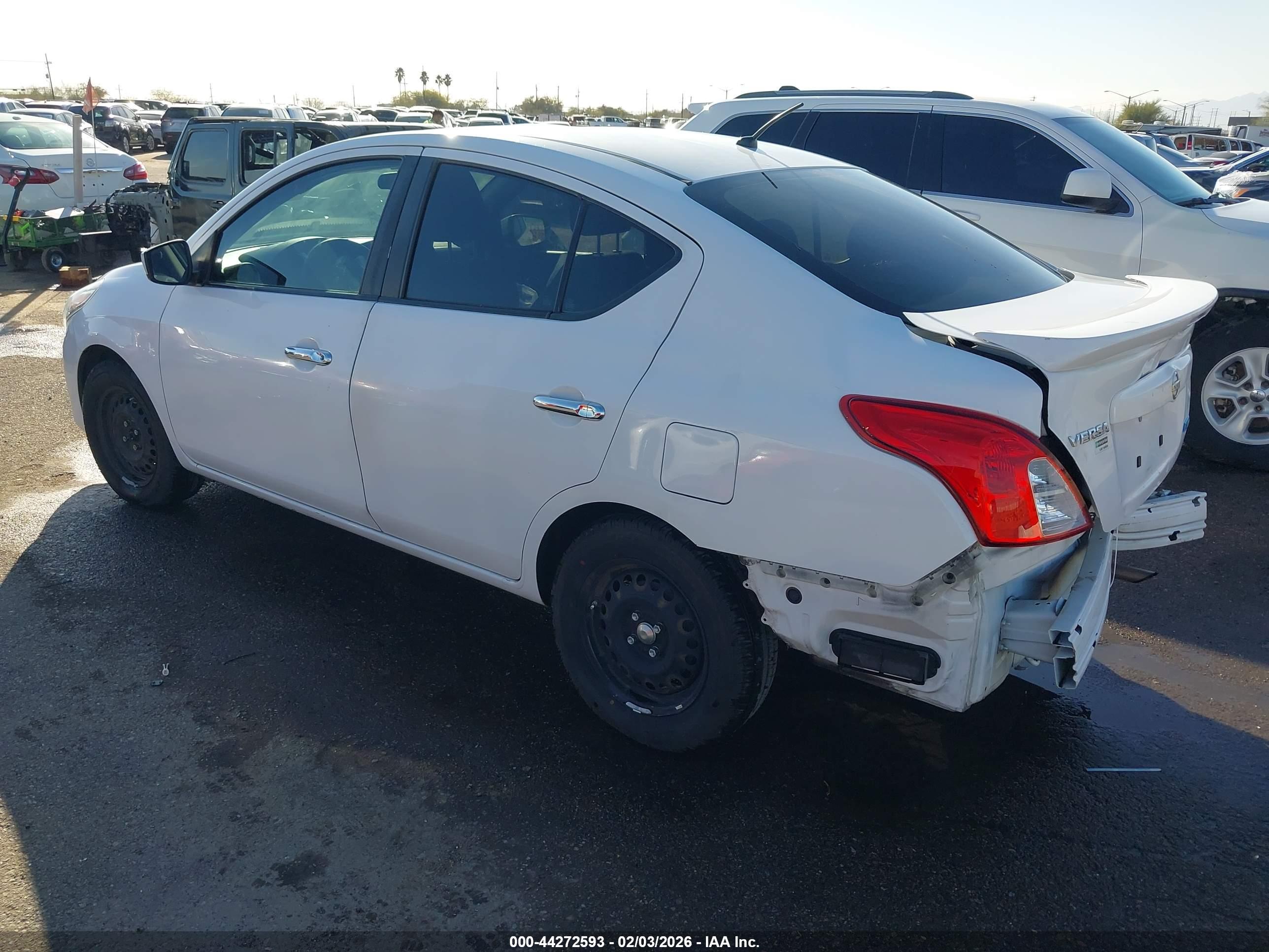 NISSAN VERSA image 3